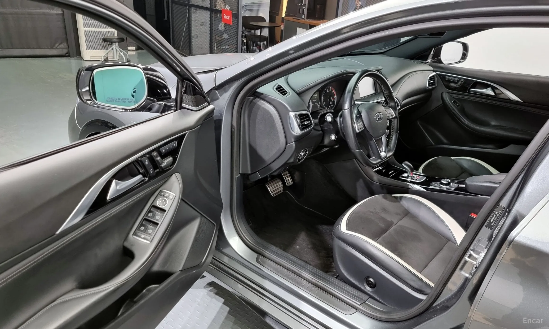 Infiniti Q30 превью 10