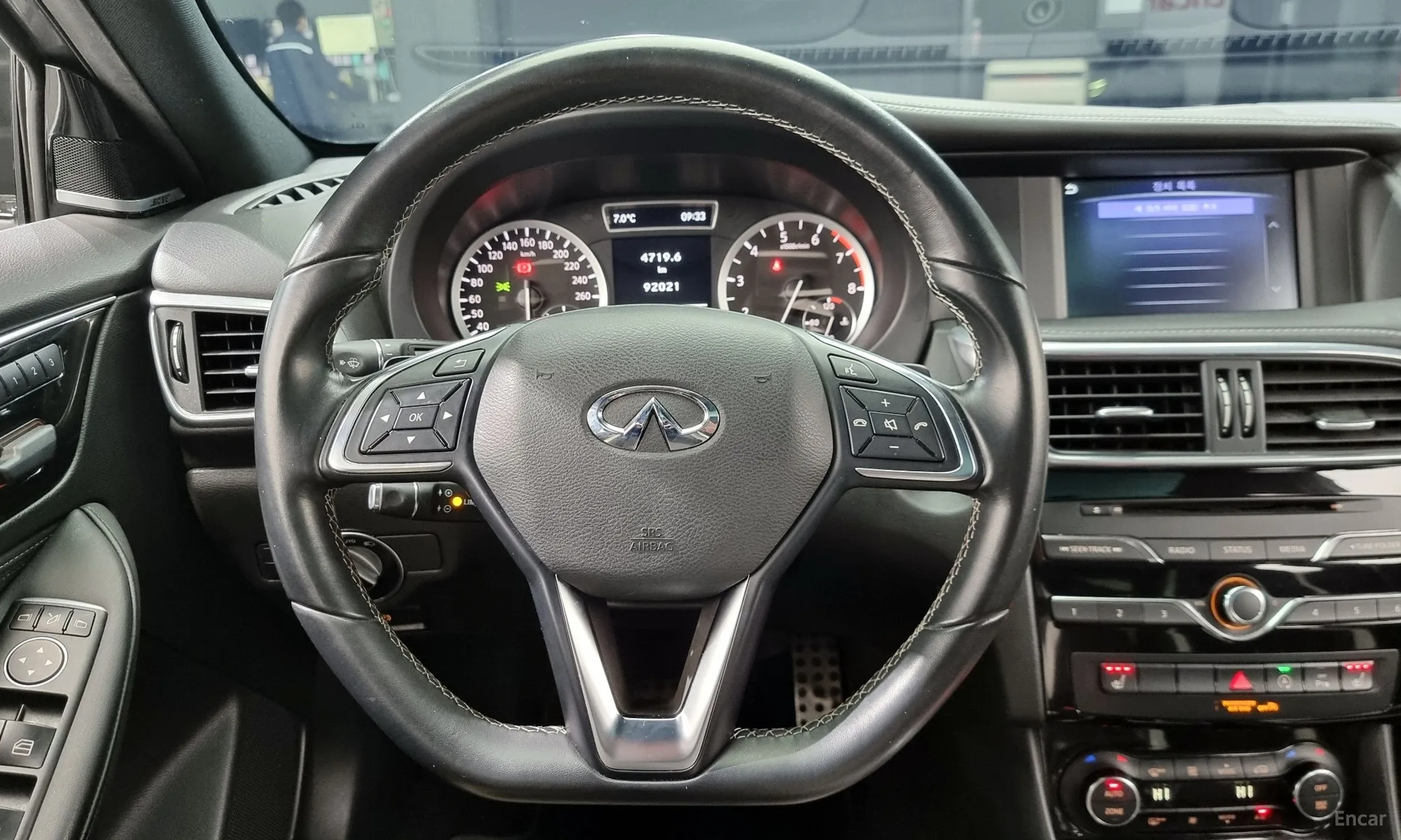 Infiniti Q30 превью 13
