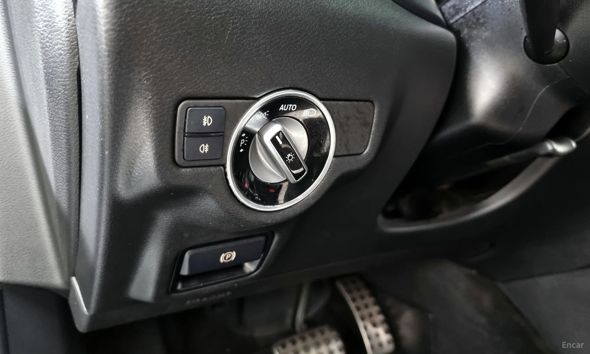 Infiniti Q30 превью 15