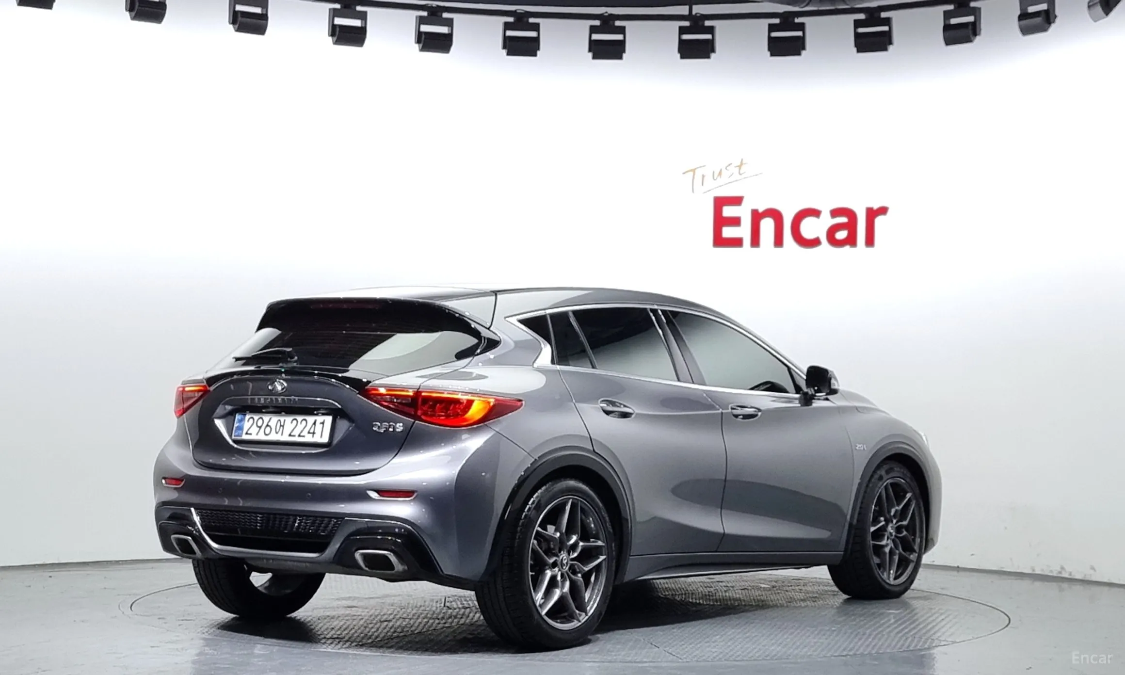 Infiniti Q30