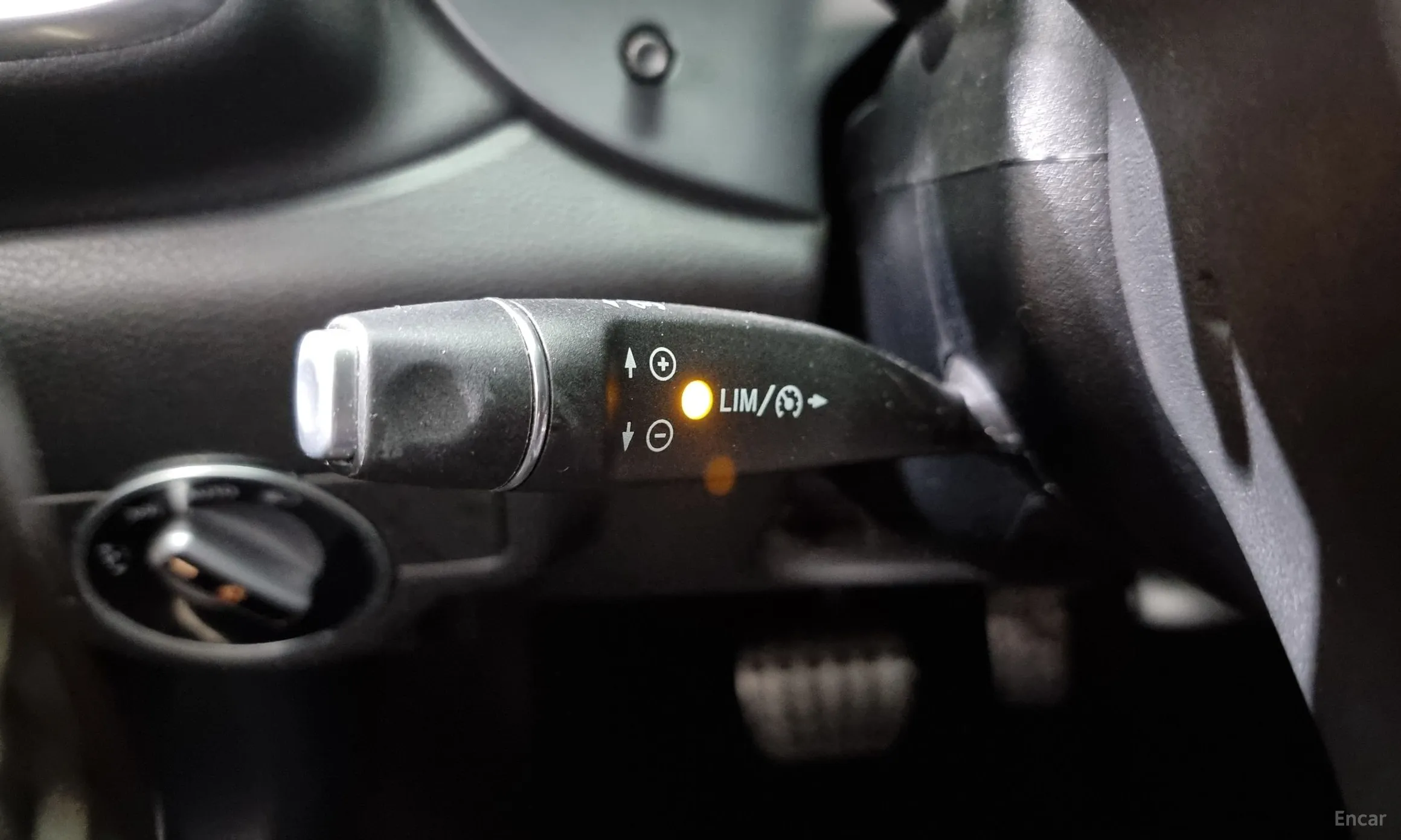 Infiniti Q30 превью 16