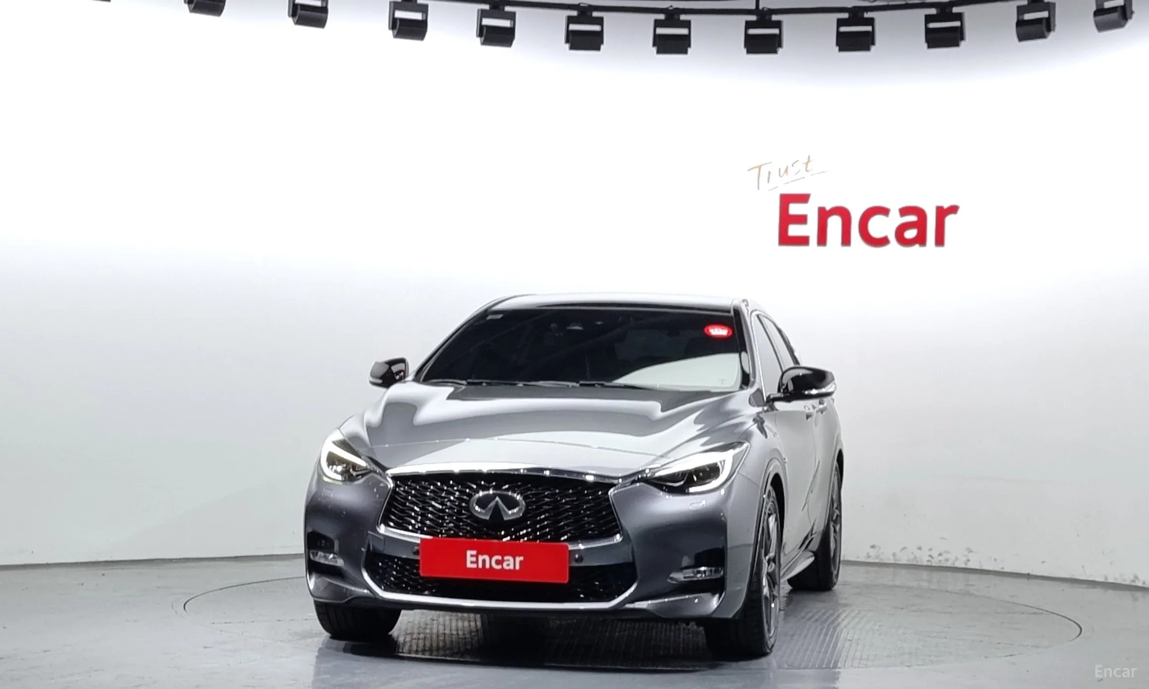 Infiniti Q30 превью 3