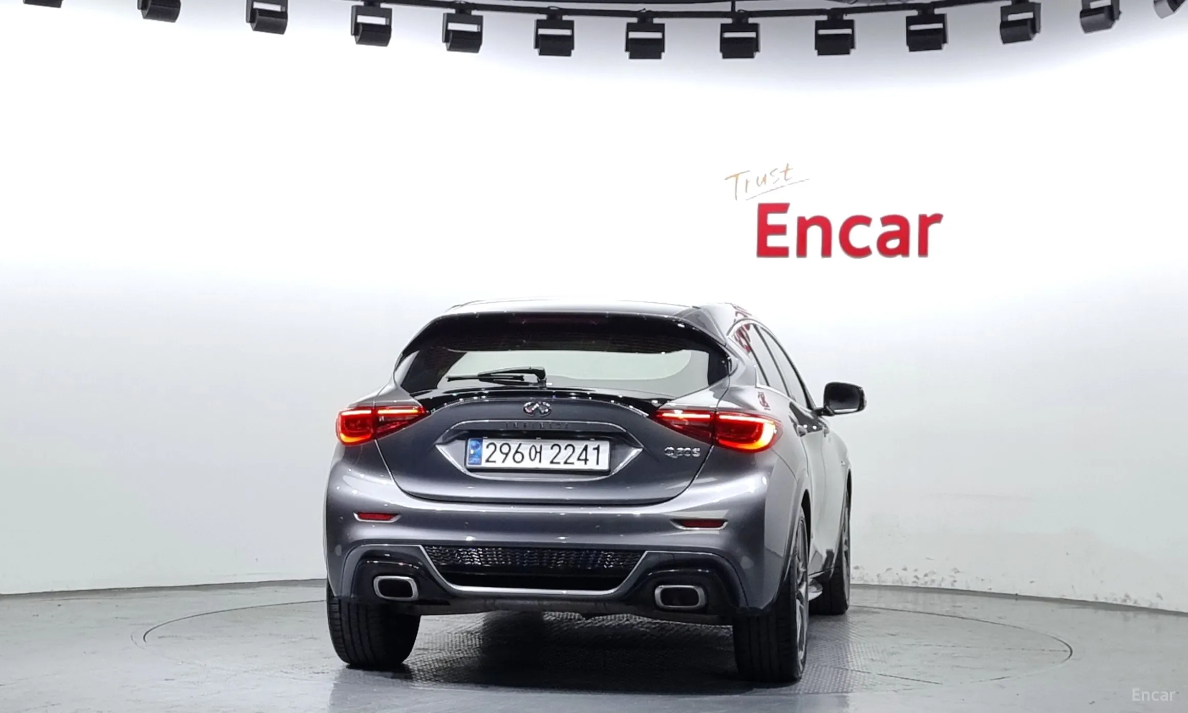 Infiniti Q30 превью 4