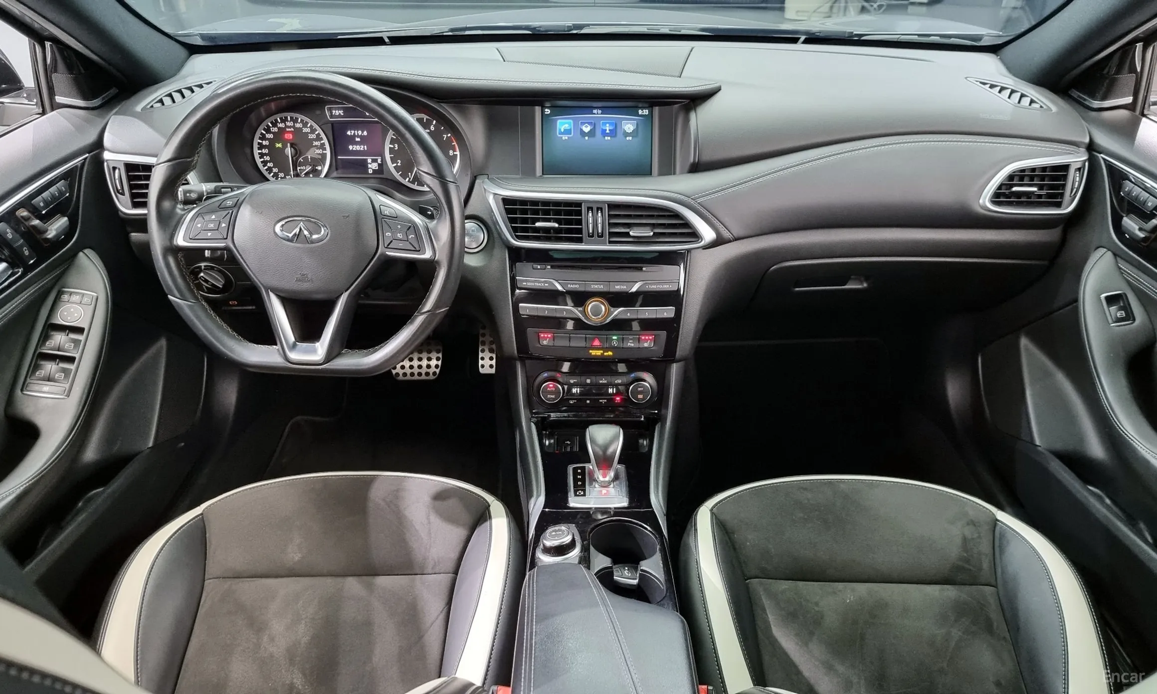 Infiniti Q30 превью 7