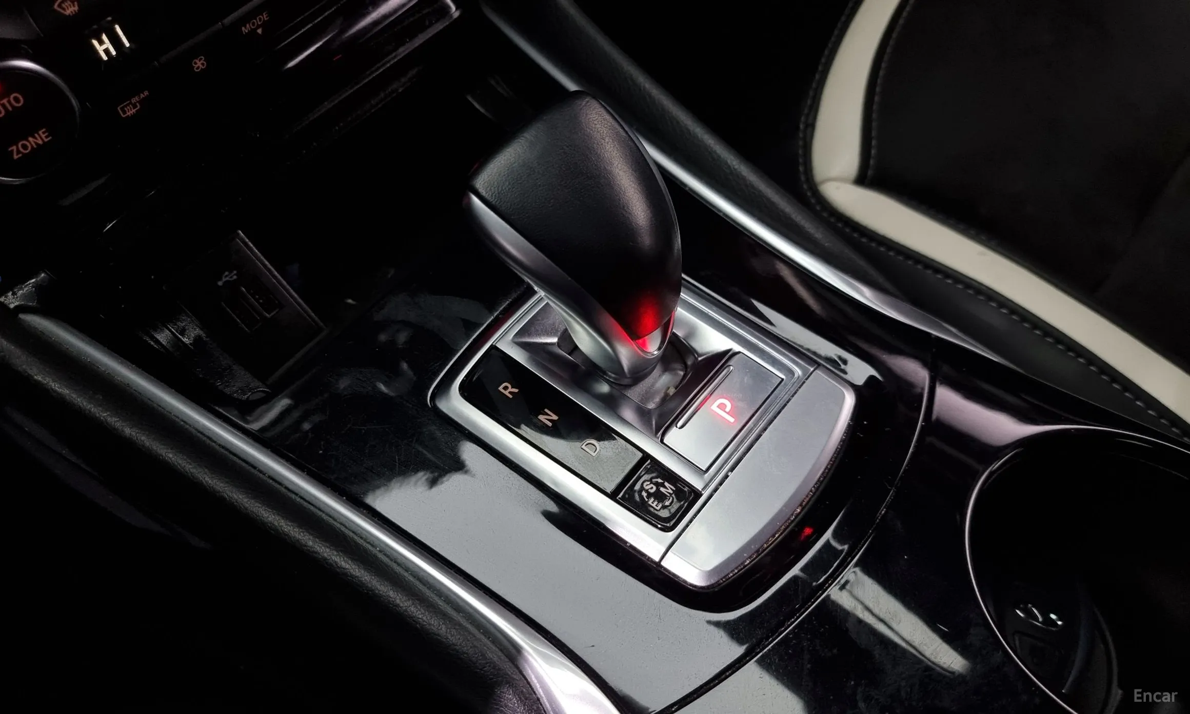 Infiniti Q30 превью 9