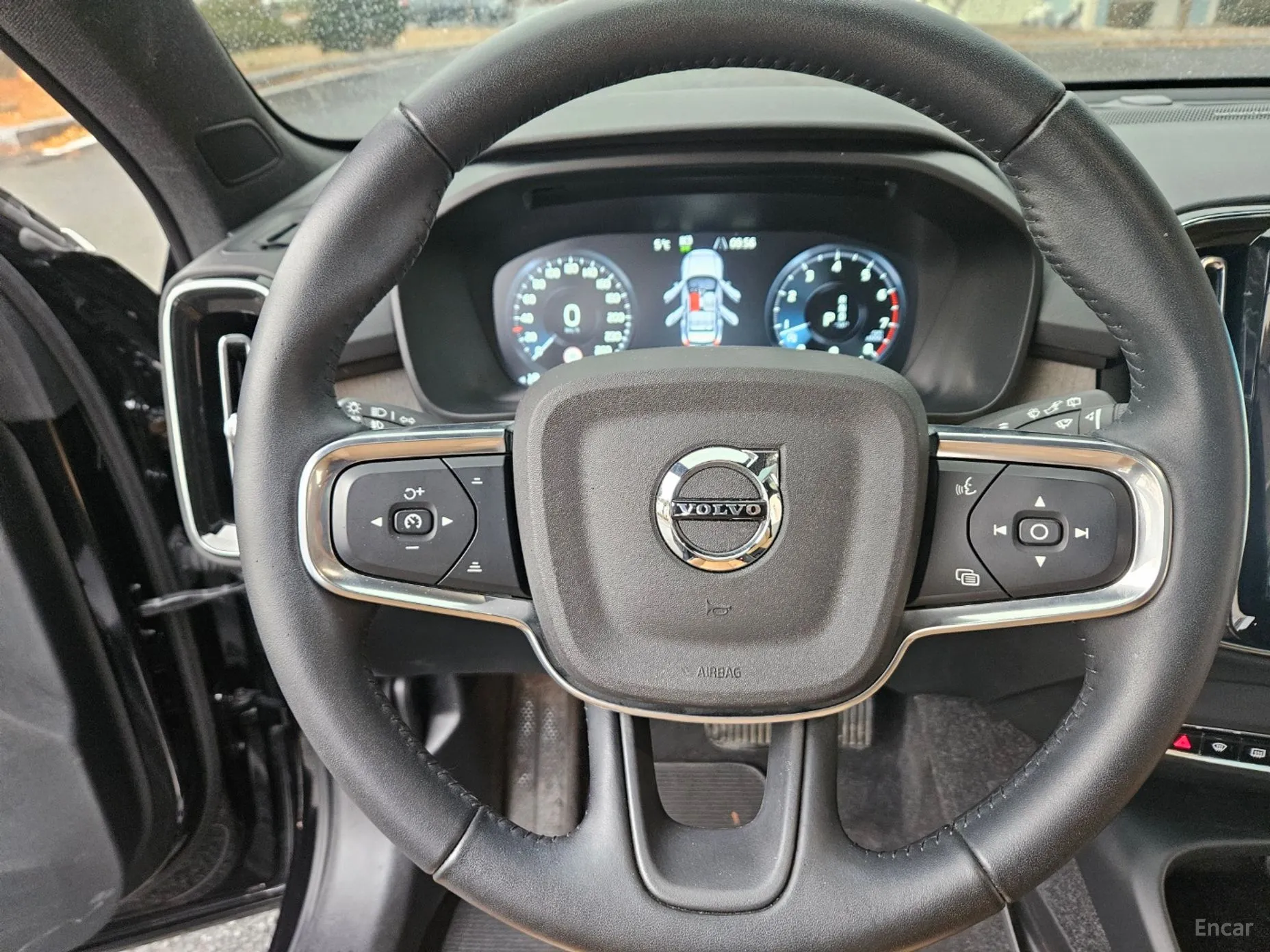Volvo XC40 превью 14