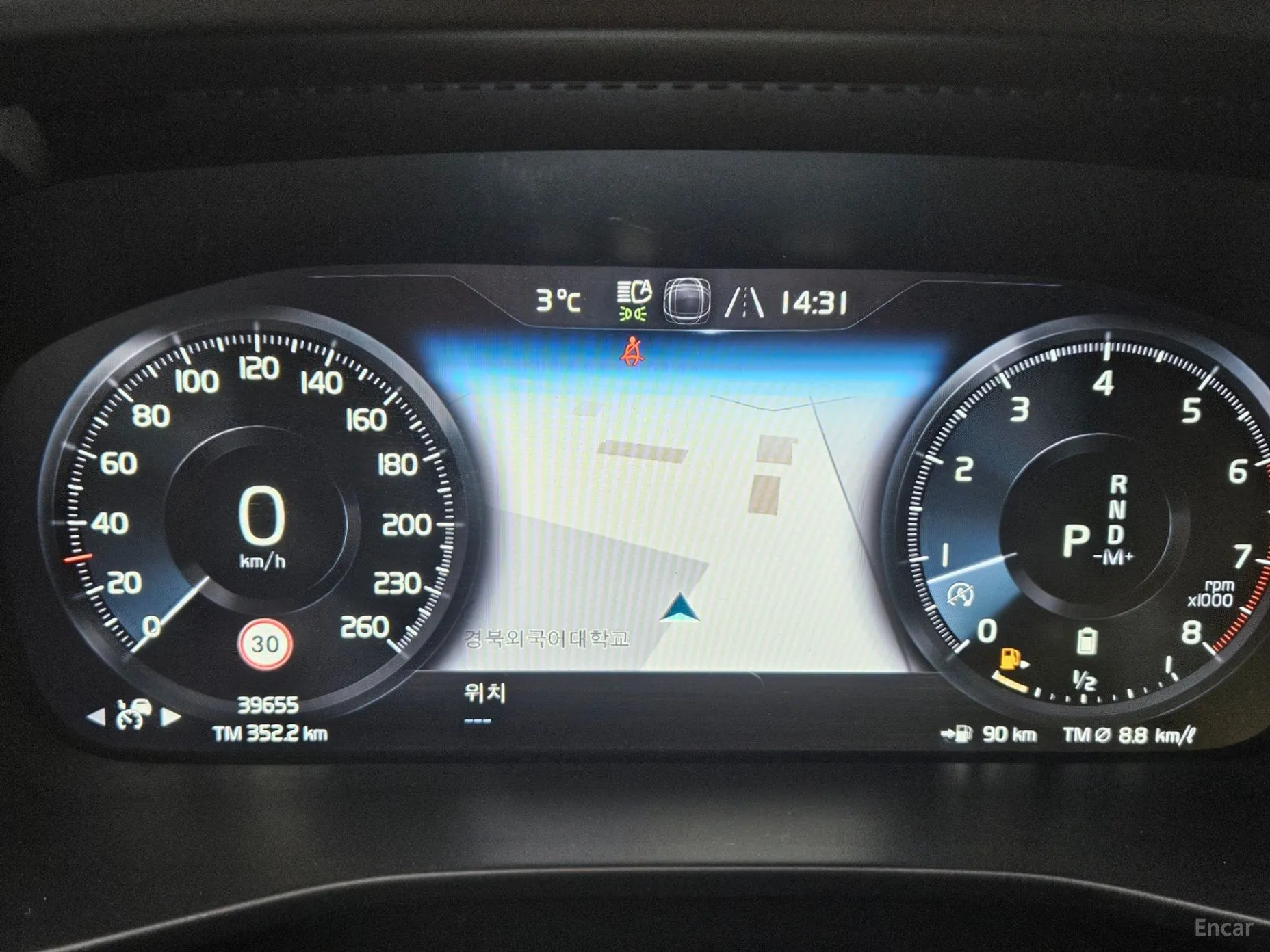 Volvo XC40 превью 8