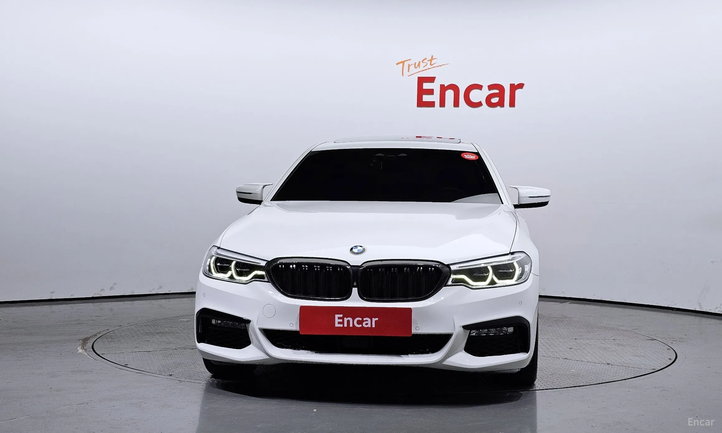 BMW 5 Series (G30) превью 2