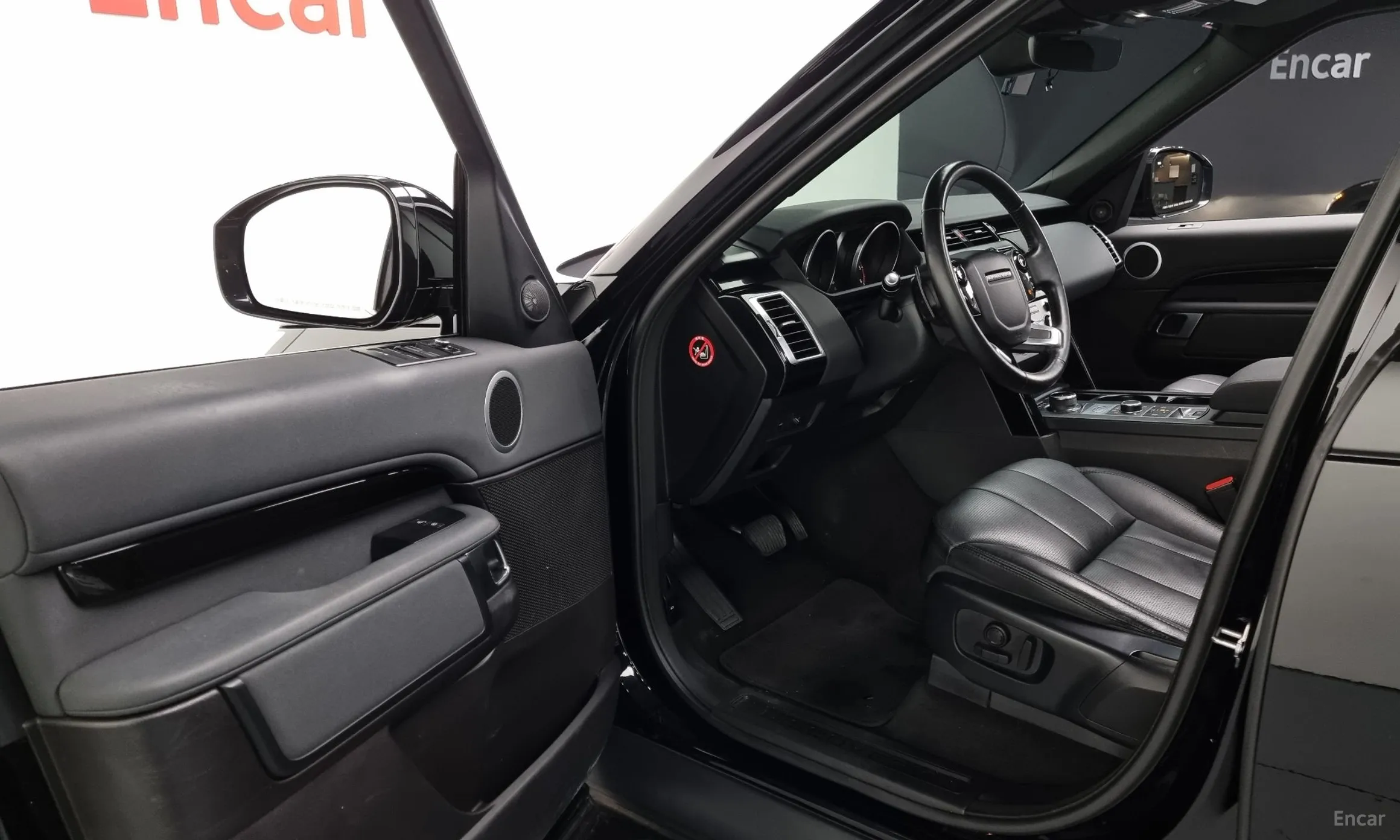 Land Rover Discovery 5 превью 12