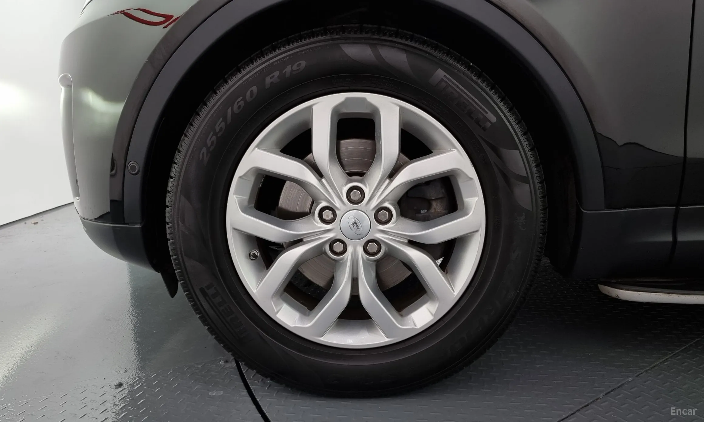 Land Rover Discovery 5 превью 5