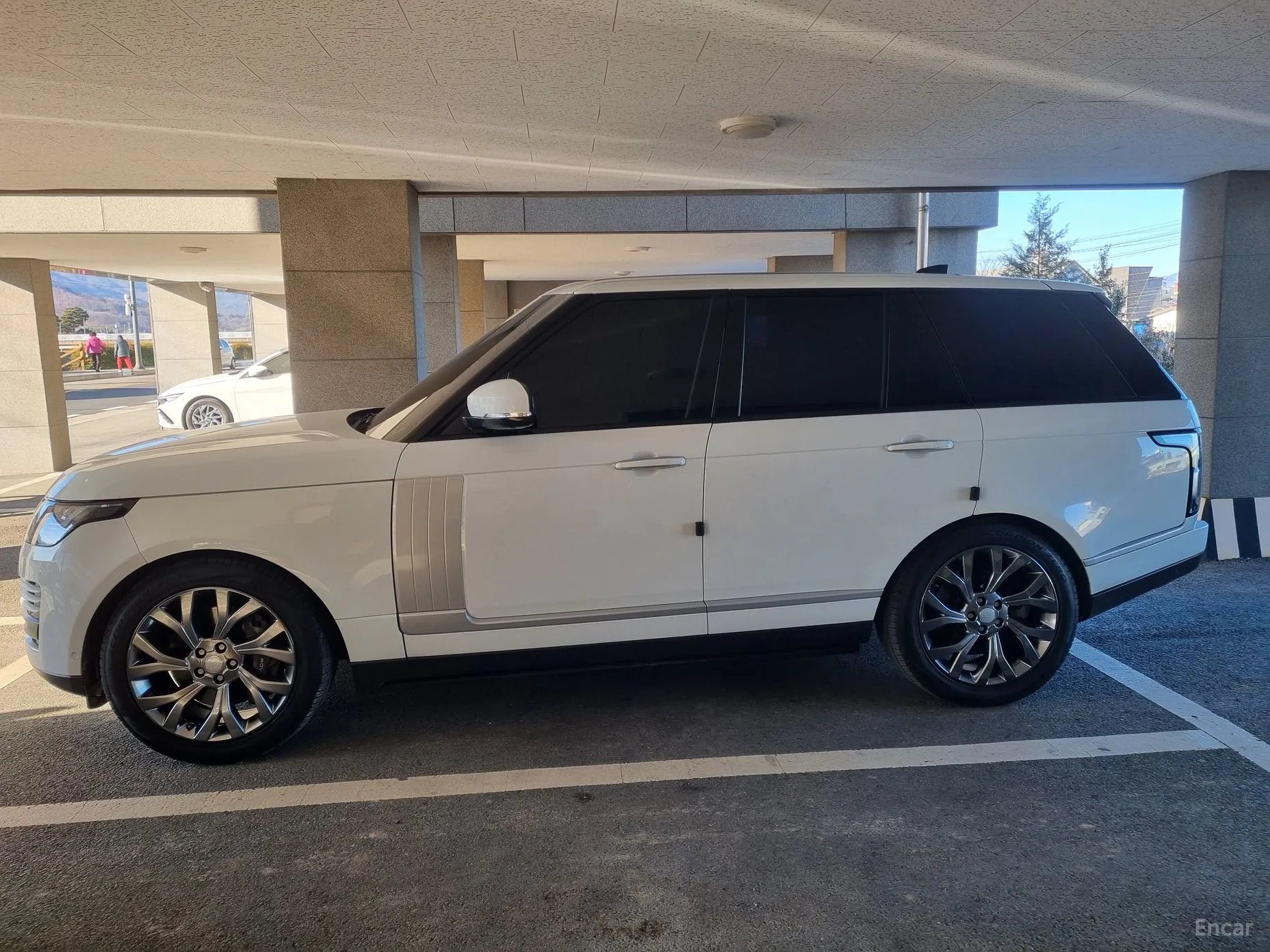 Land Rover Range Rover 4th Generation превью 2