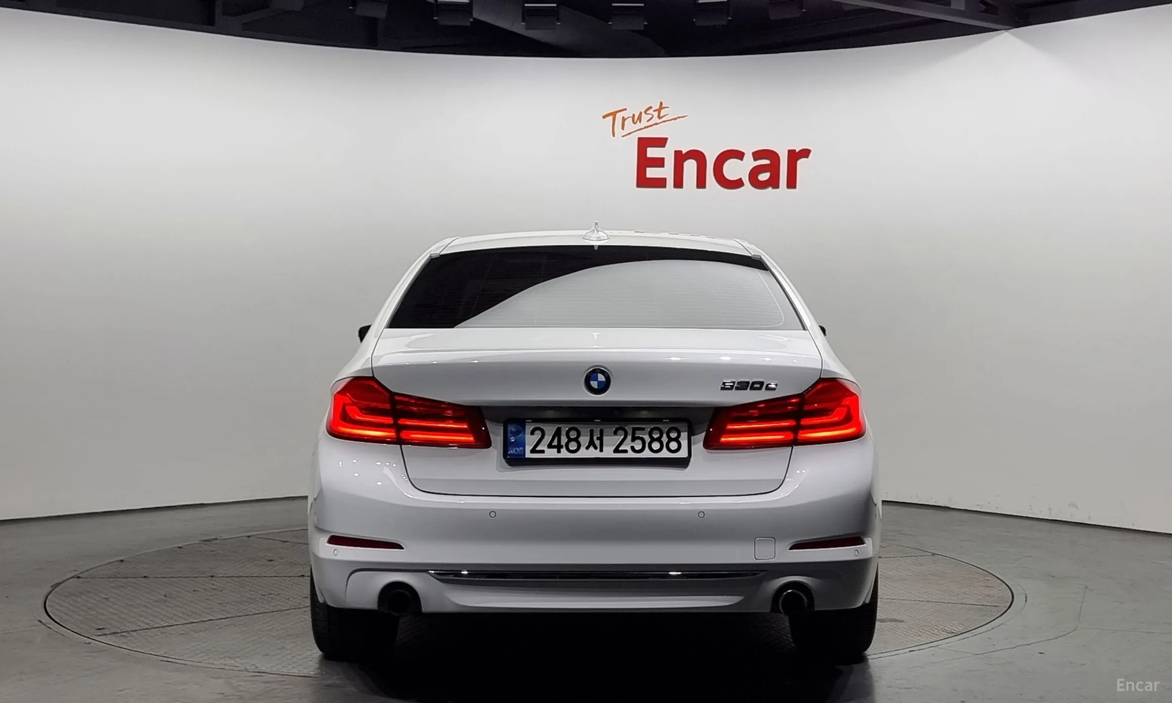 BMW 5 Series (G30) превью 3