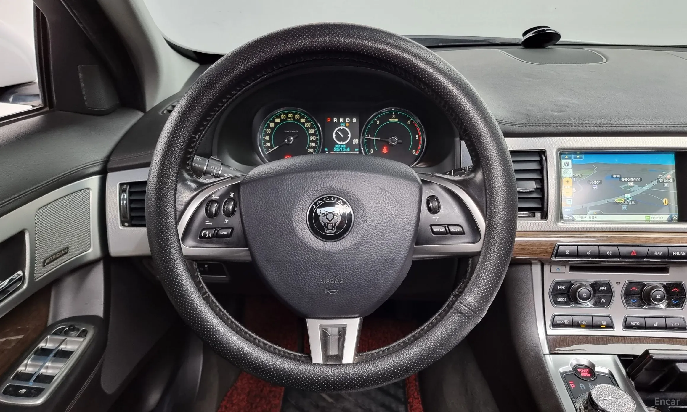 Jaguar New XF превью 13