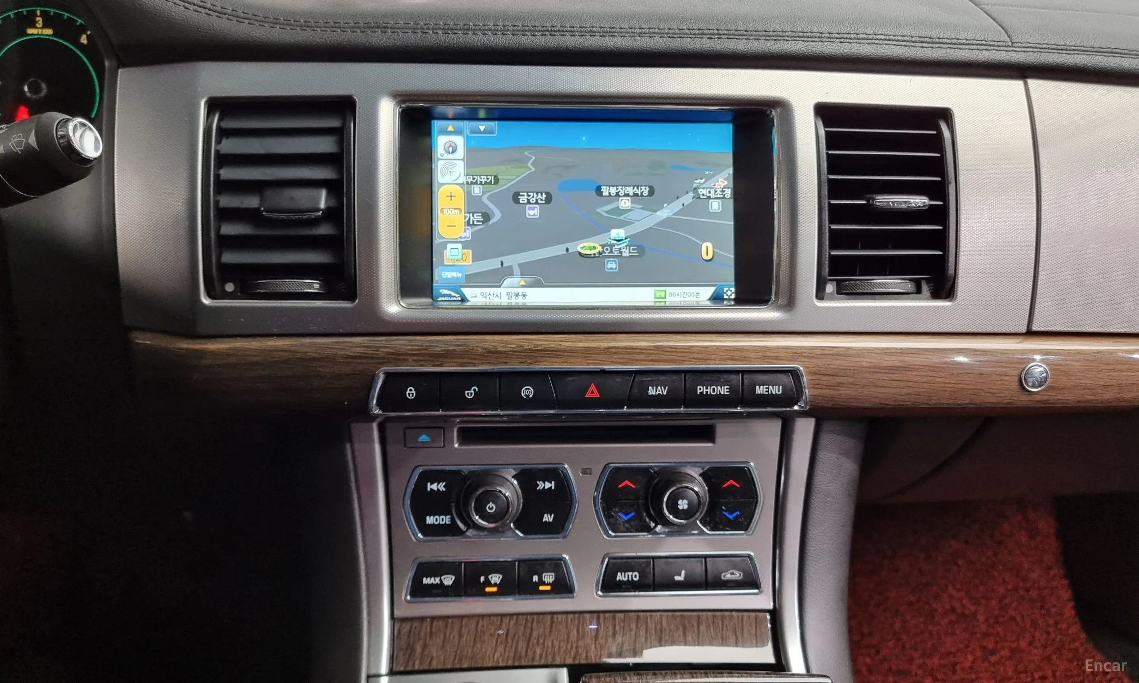 Jaguar New XF превью 14