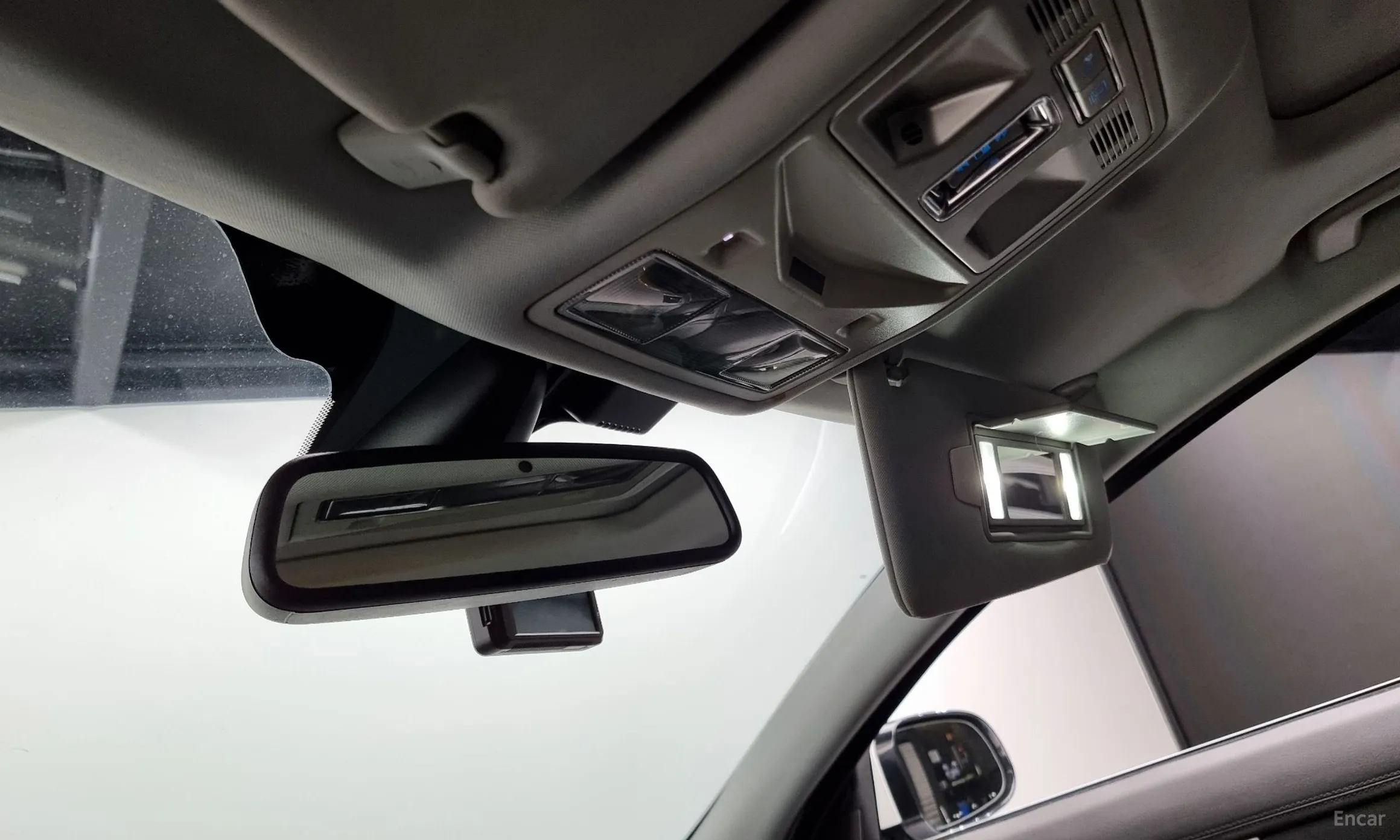 Jaguar New XF превью 17