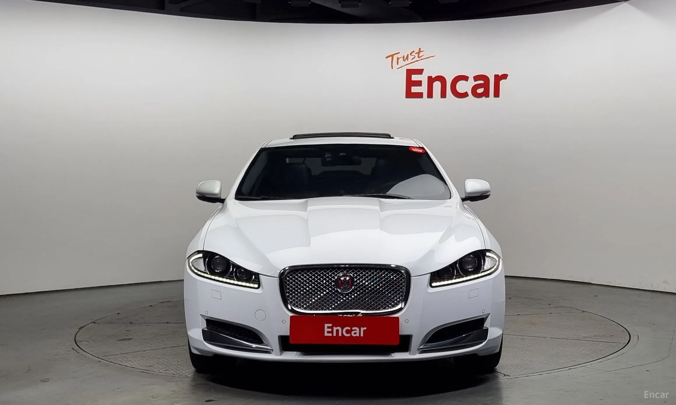 Jaguar New XF превью 3