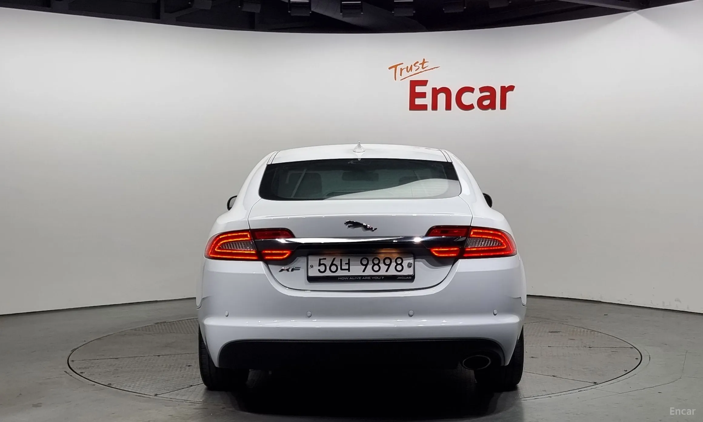 Jaguar New XF превью 4