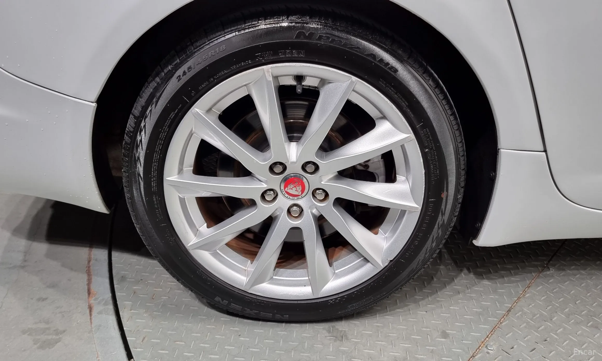Jaguar New XF превью 5