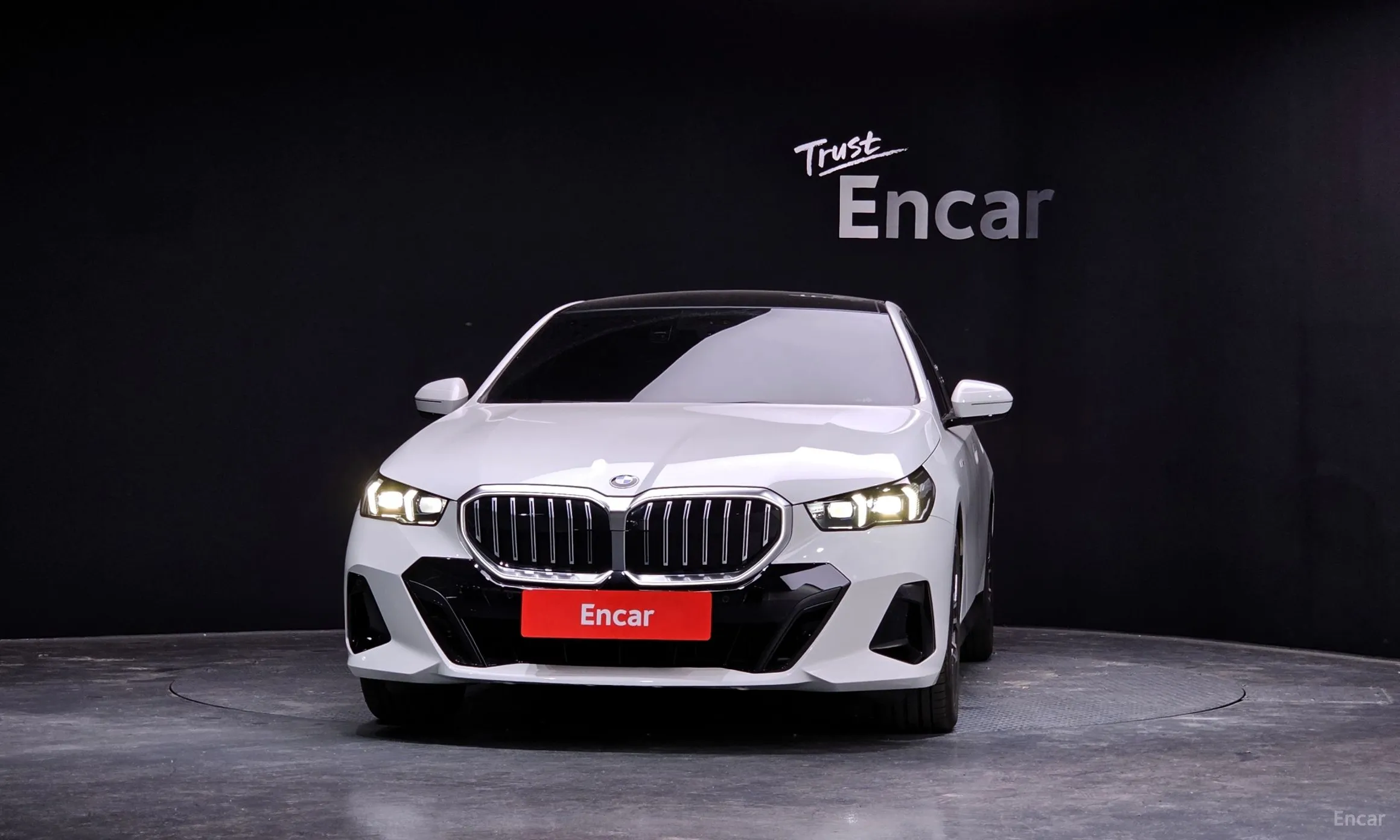 BMW 5 Series (G60) превью 2