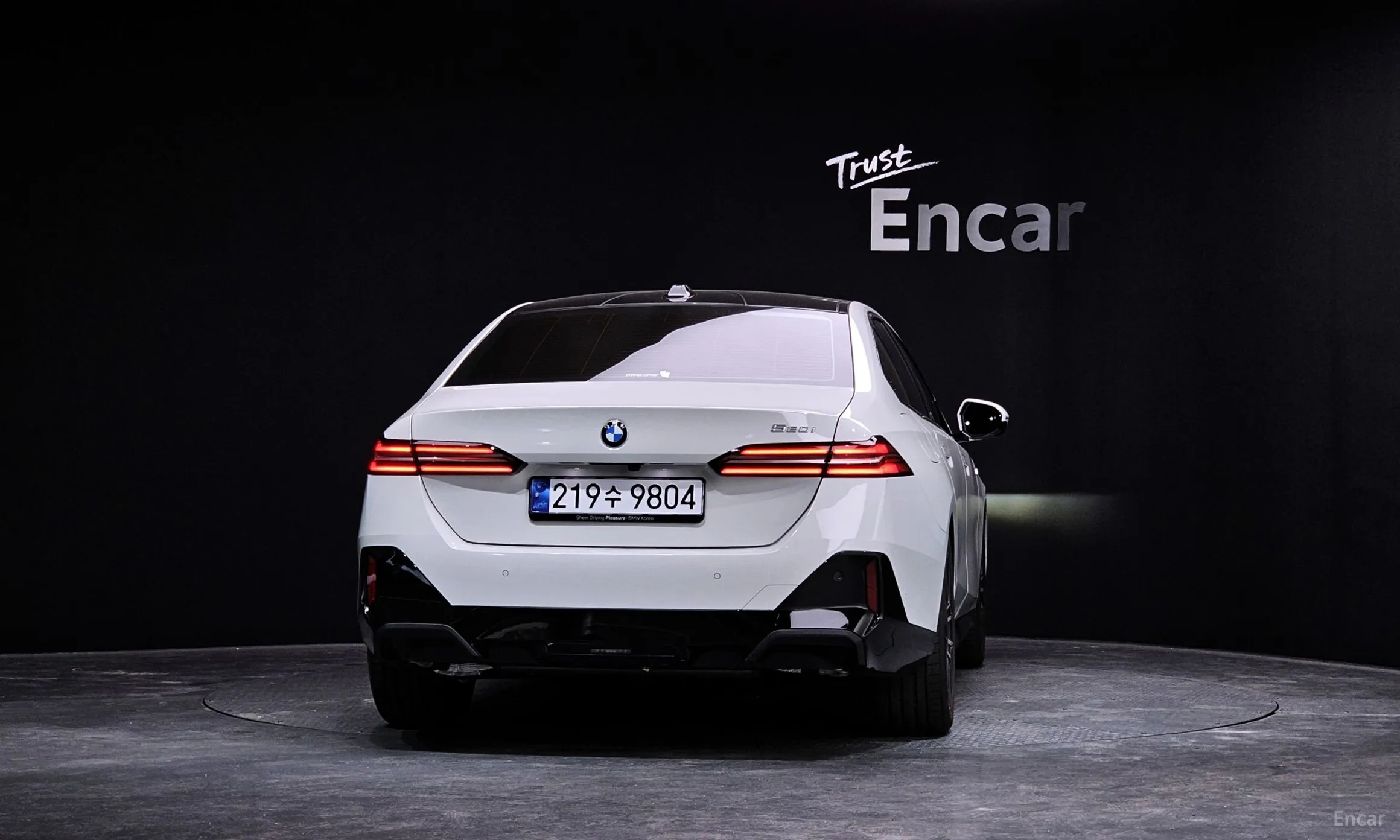 BMW 5 Series (G60) превью 3
