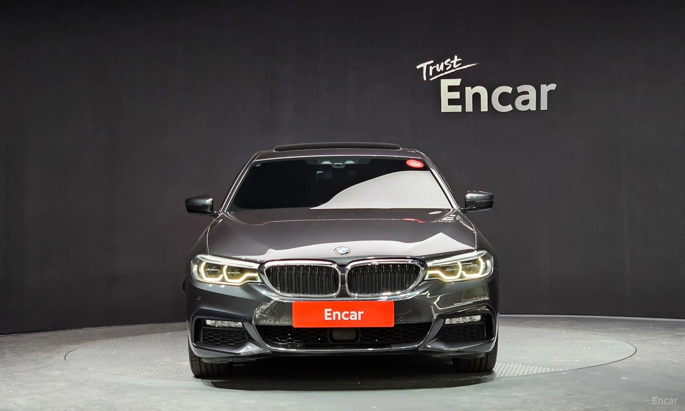 BMW 5 Series (G30) превью 2