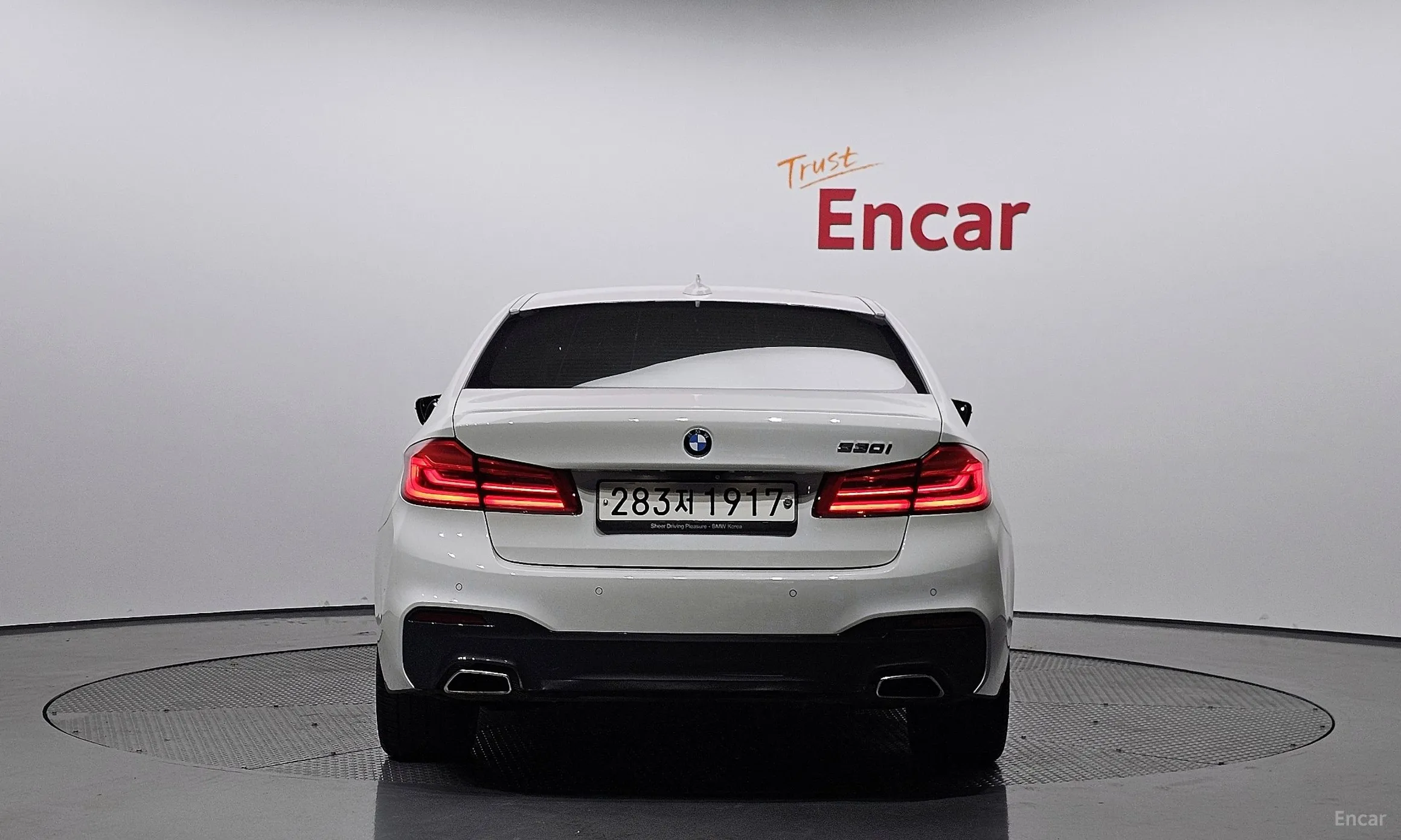 BMW 5 Series (G30) превью 3