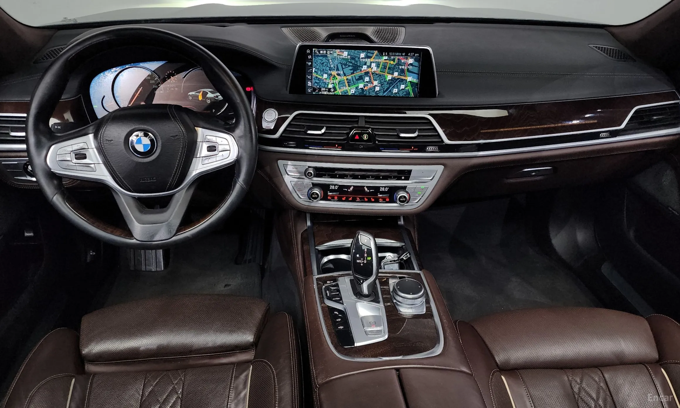 BMW 7 Series (G11) превью 4