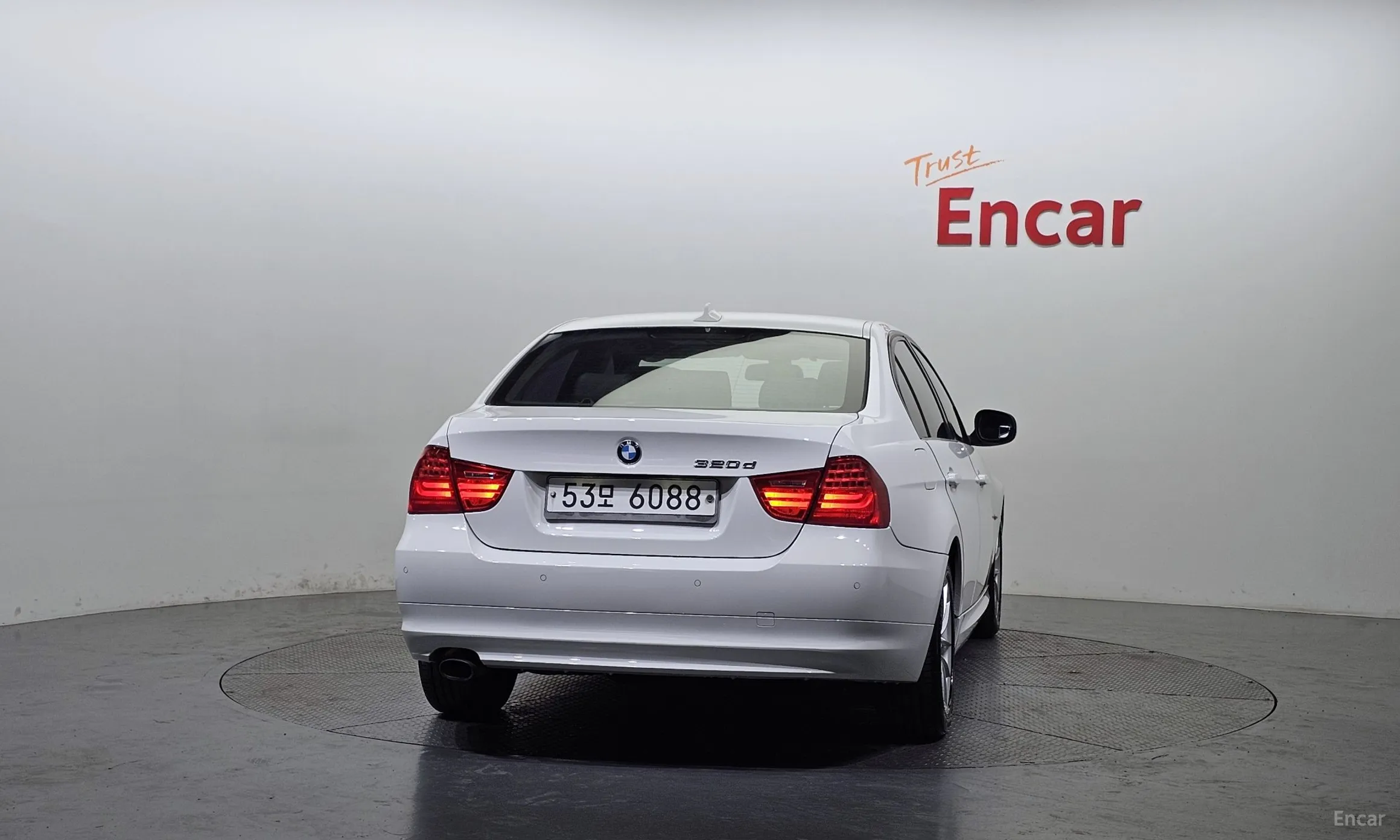 BMW 3 Series (E90) превью 3