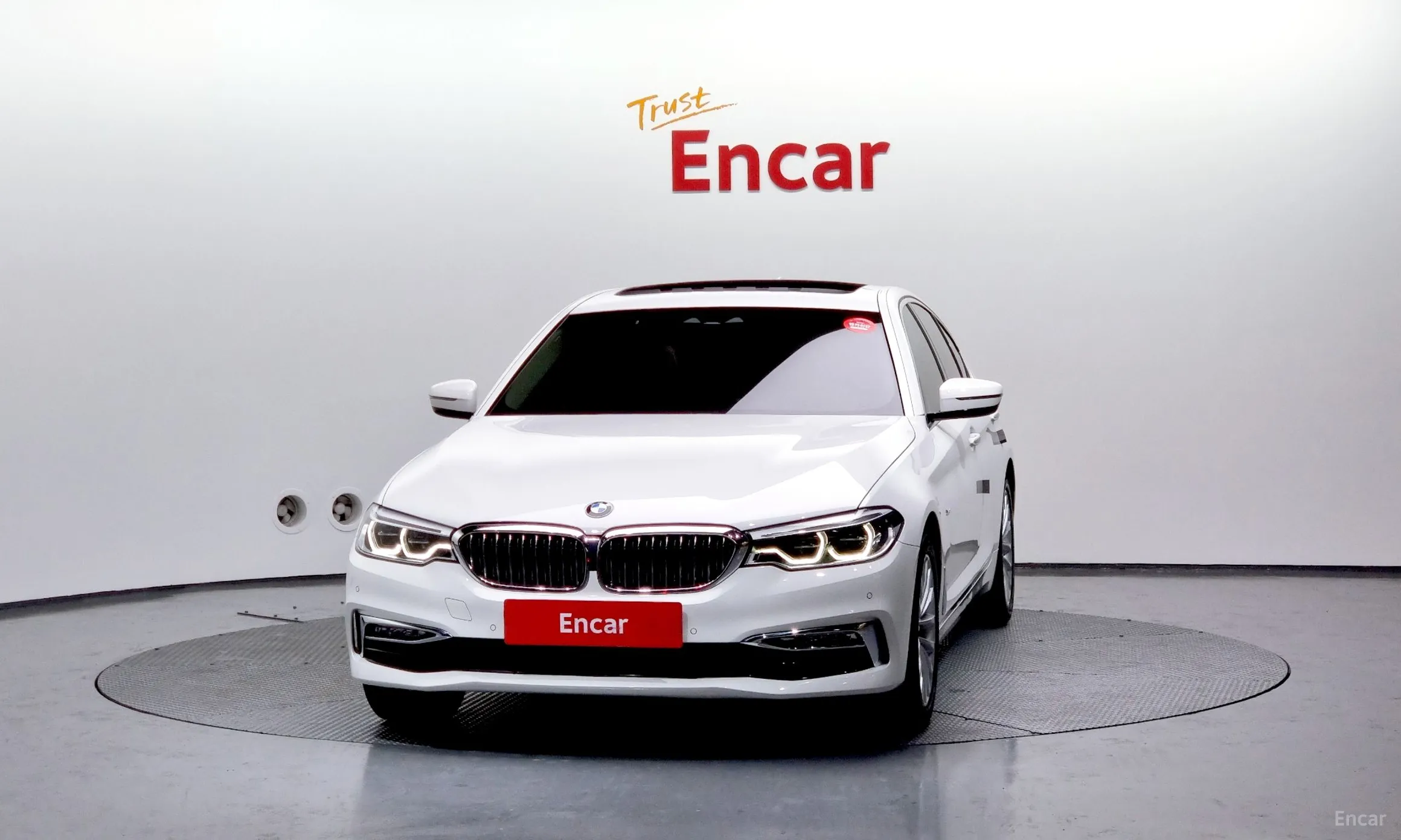 BMW 5 Series (G30) превью 2