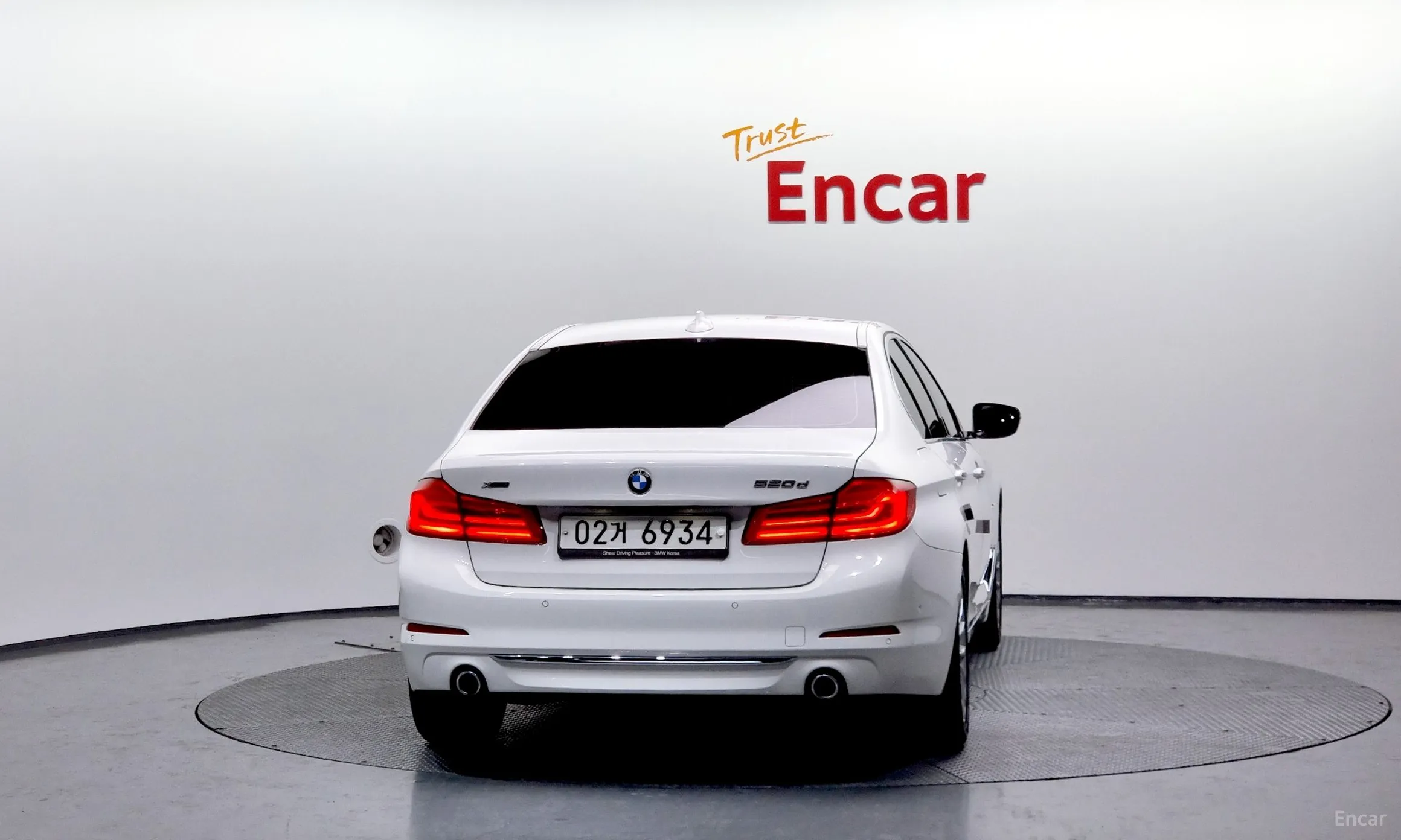 BMW 5 Series (G30) превью 3