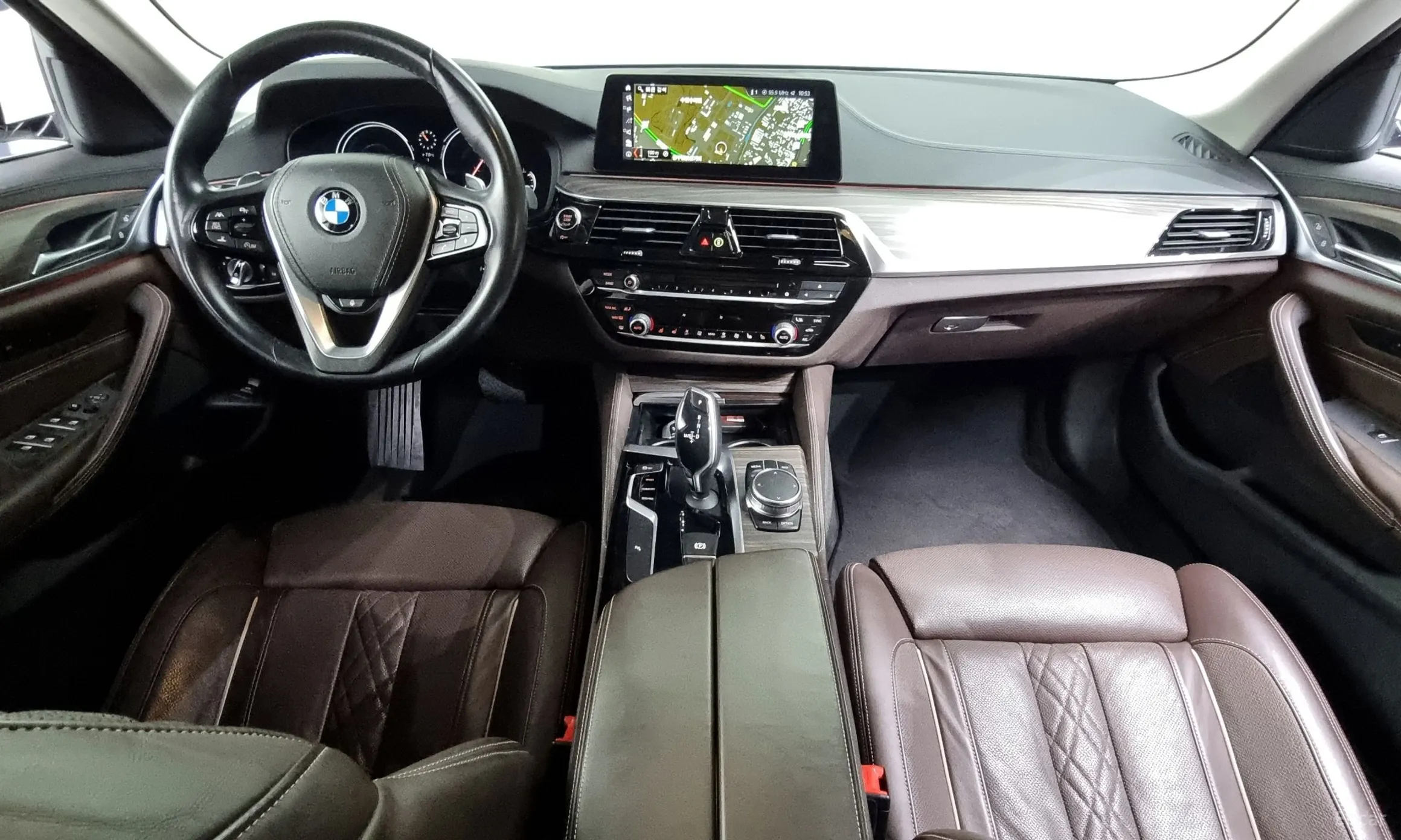 BMW 5 Series (G30) превью 4
