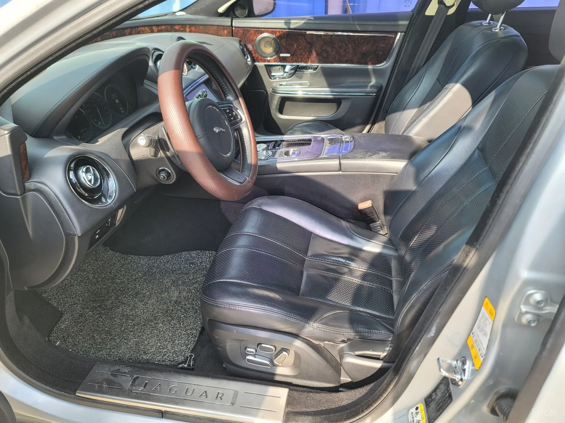Jaguar All New XJ превью 11