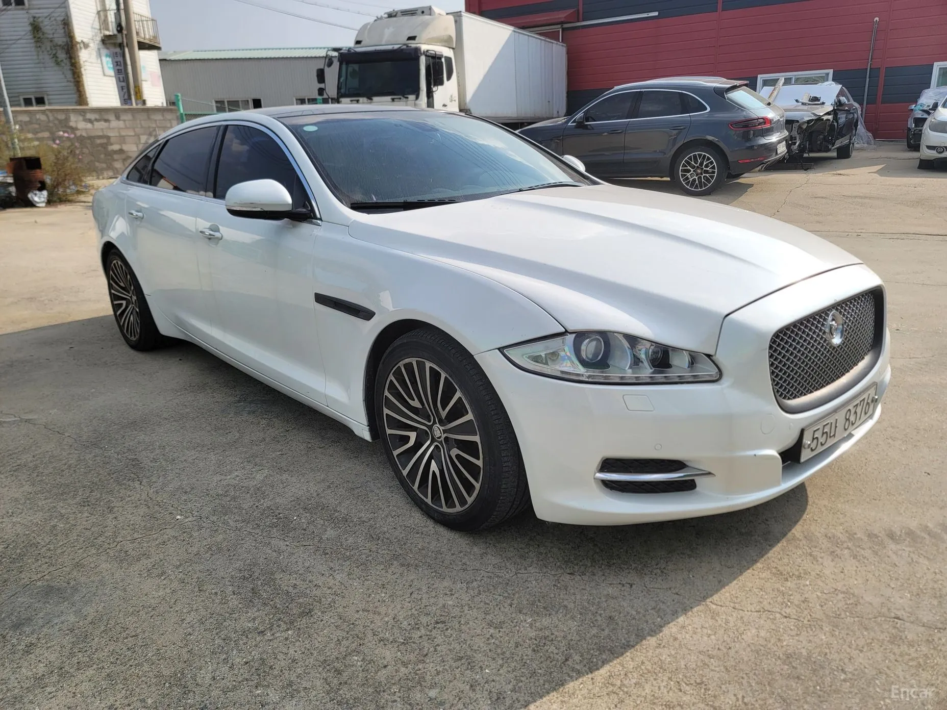 Jaguar All New XJ превью 15