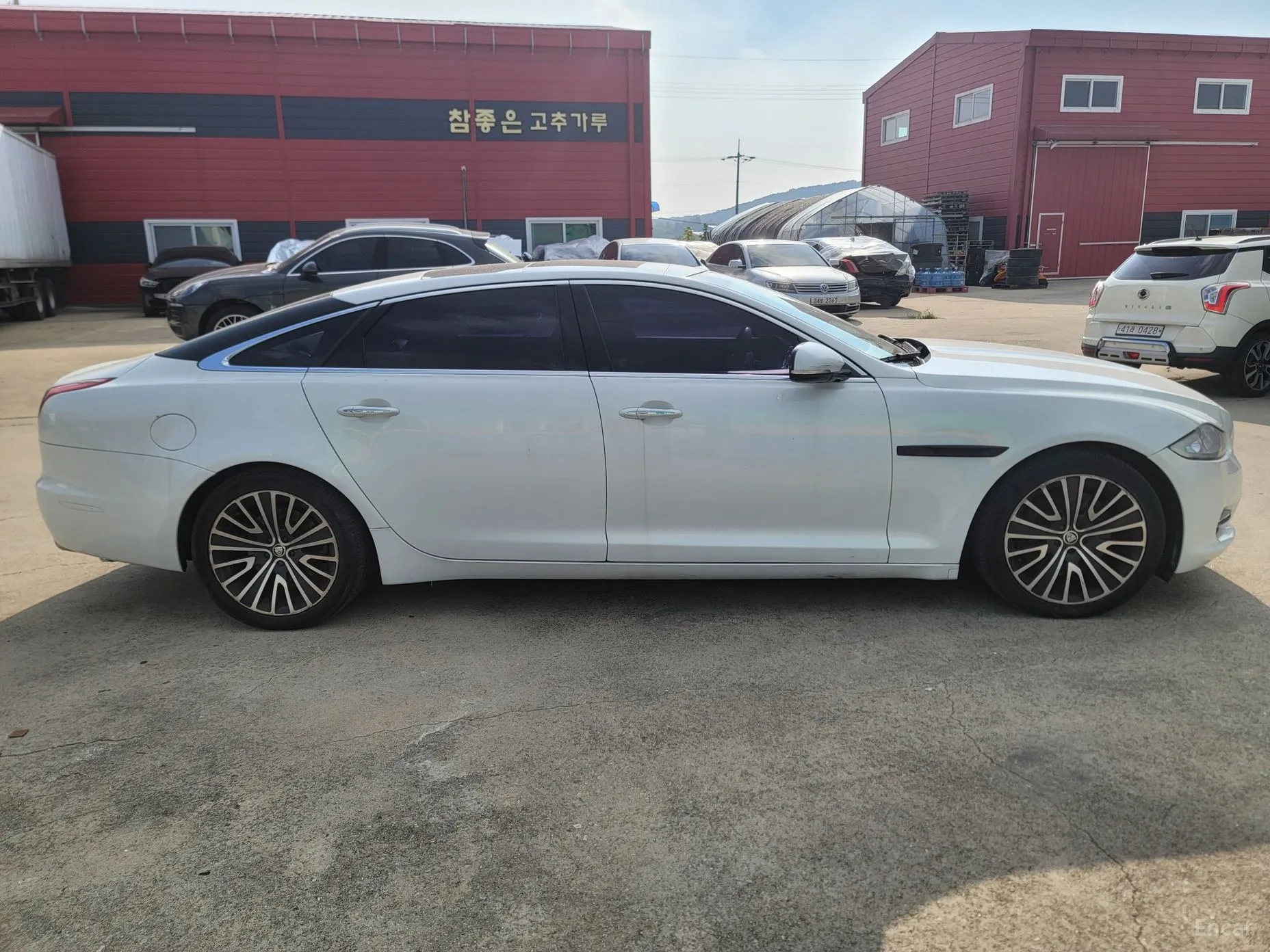 Jaguar All New XJ превью 6