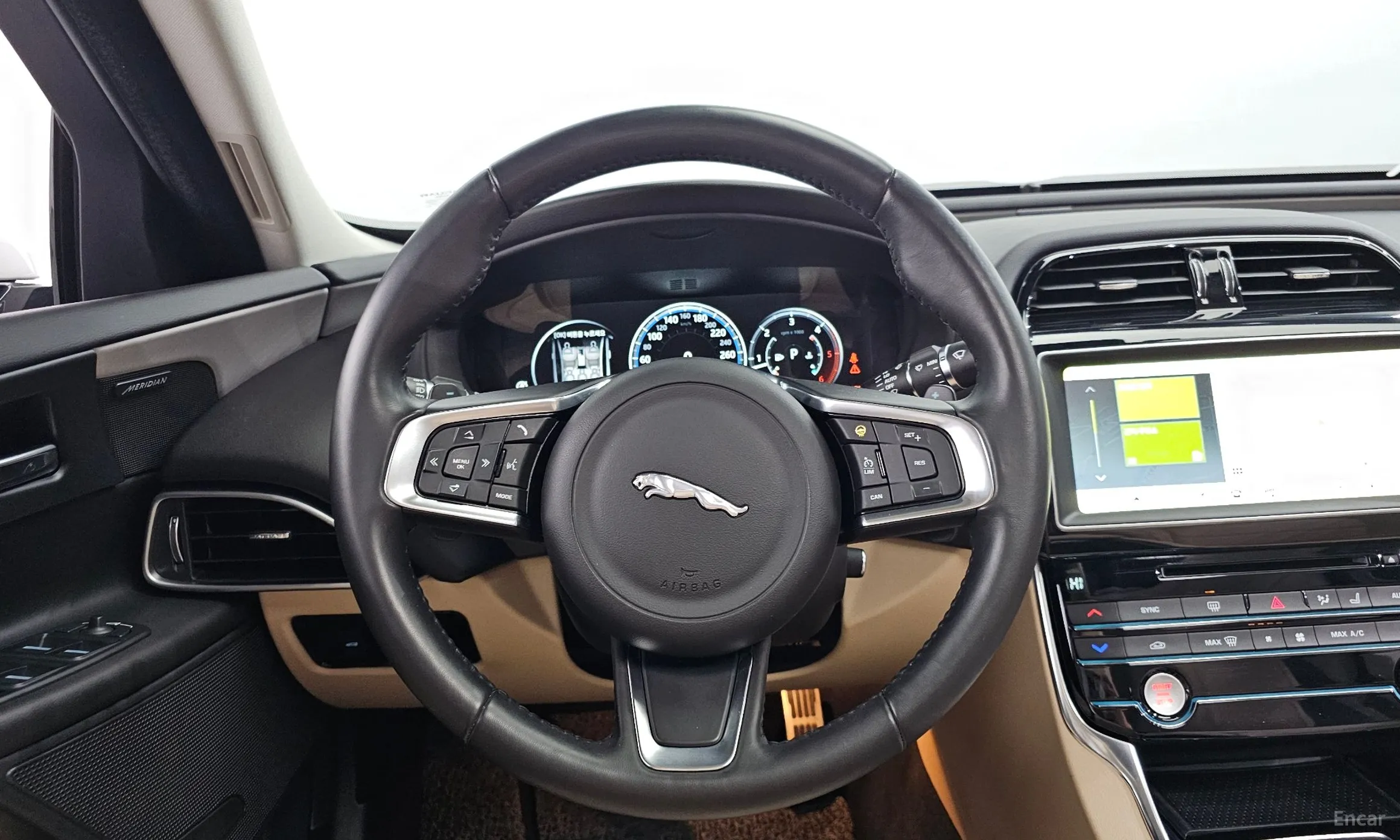 Jaguar XE превью 13