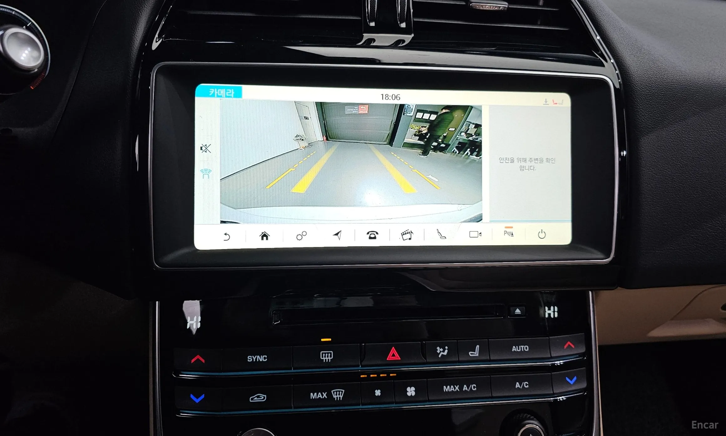Jaguar XE превью 15