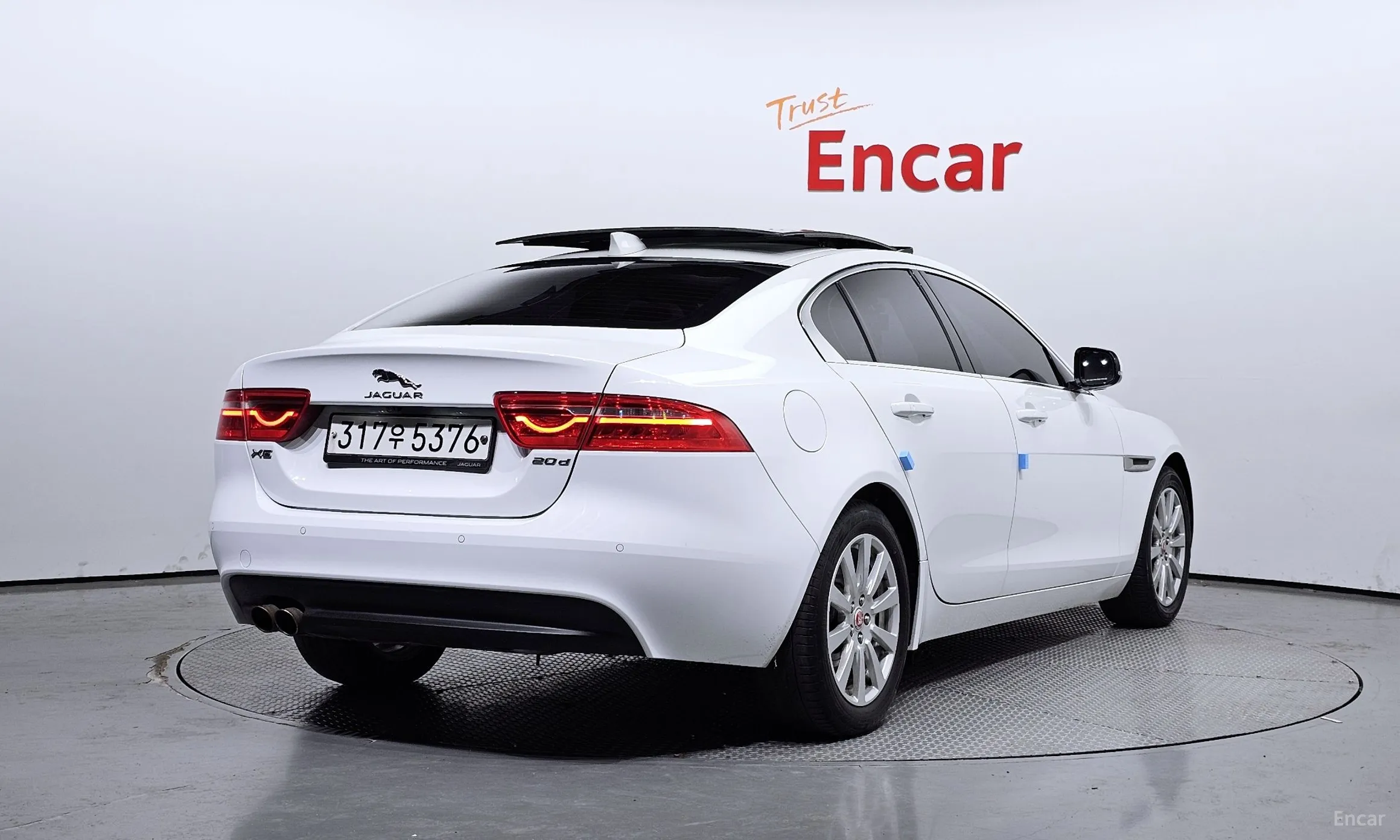 Jaguar XE превью 2