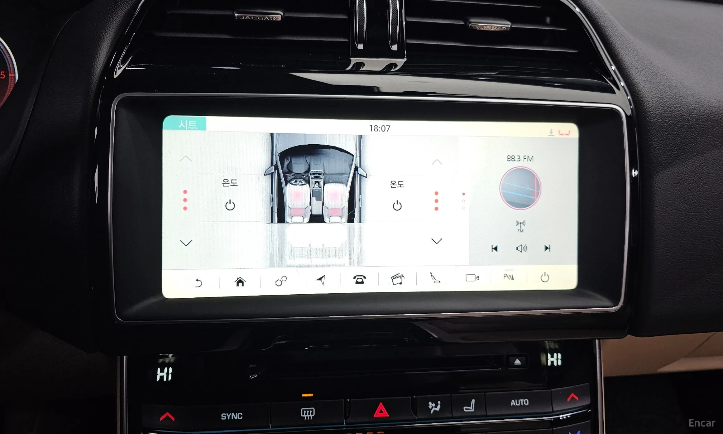 Jaguar XE превью 16