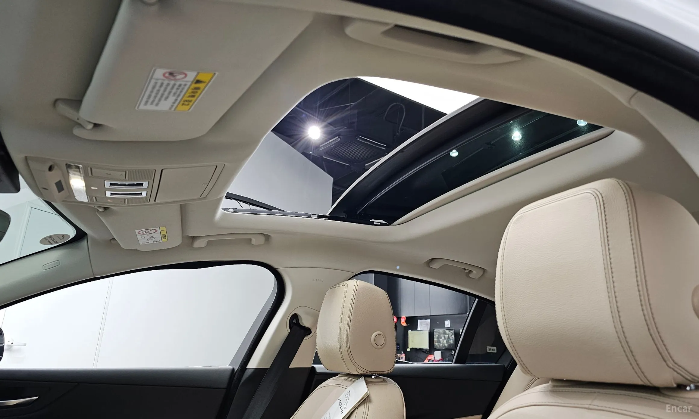 Jaguar XE превью 19