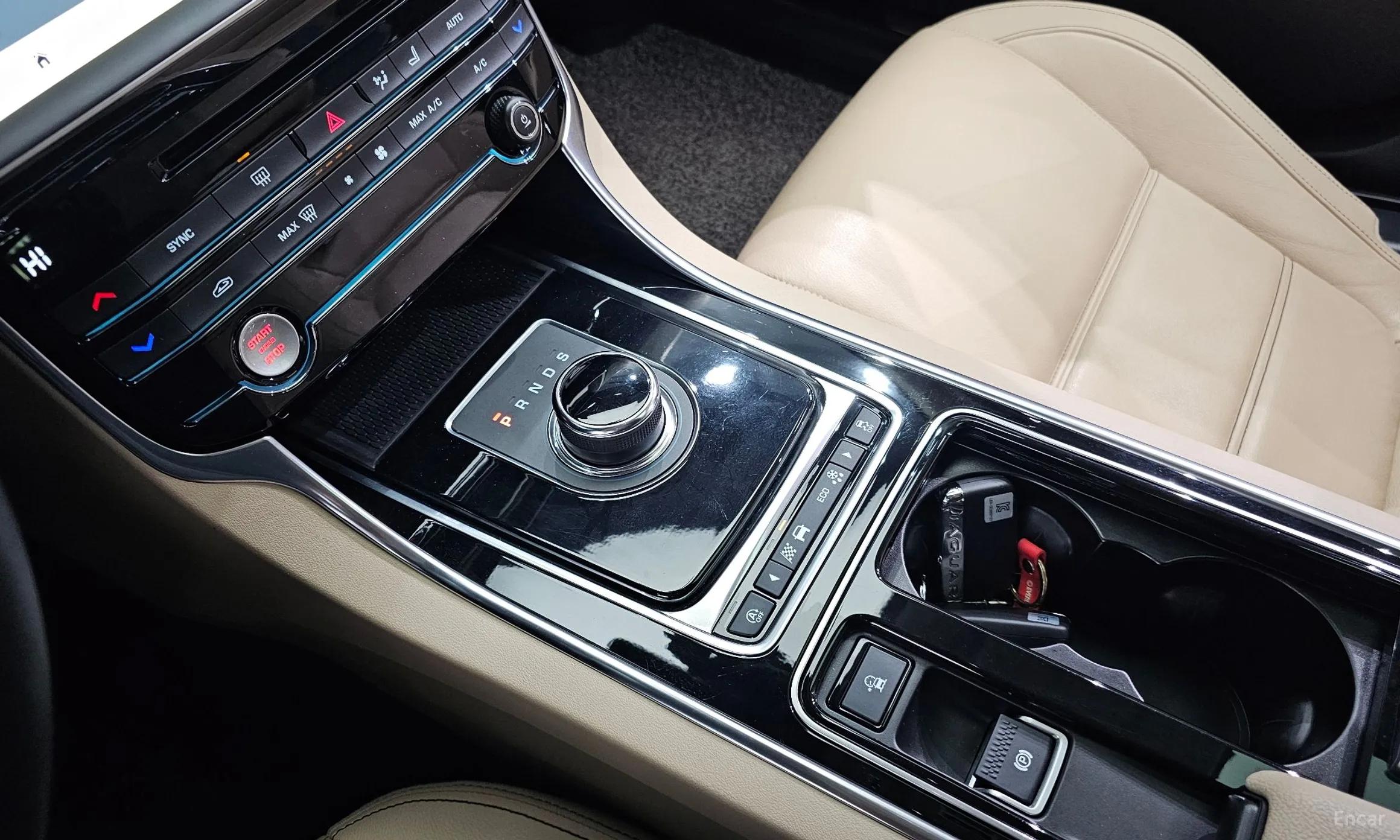 Jaguar XE превью 9