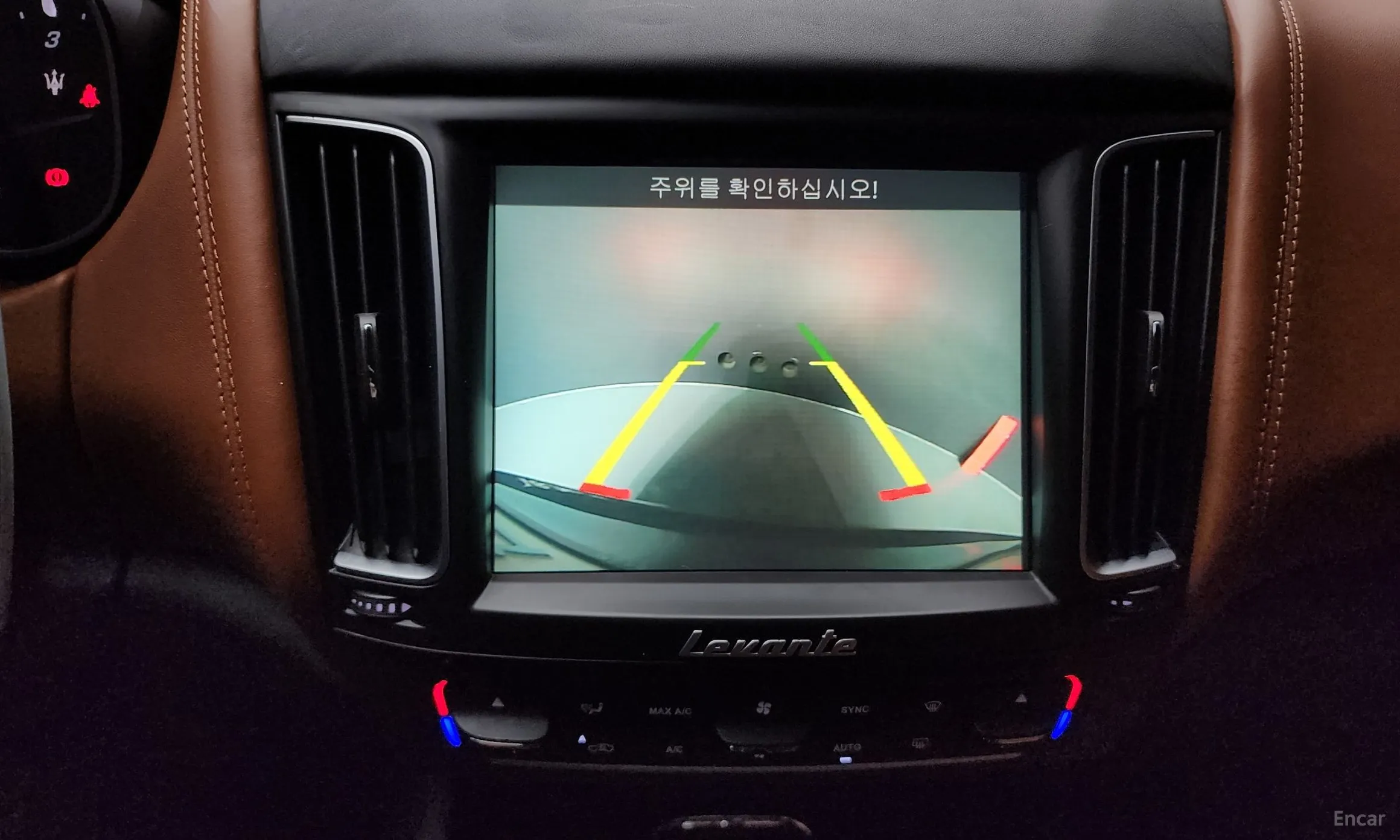 Maserati Levante превью 16