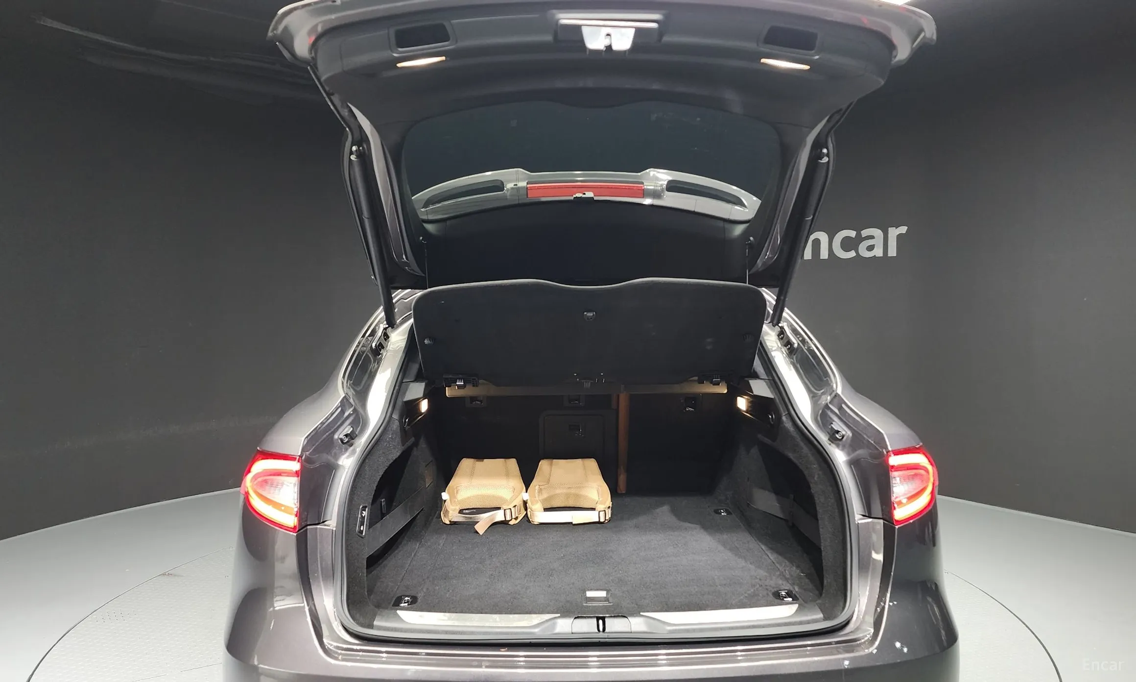 Maserati Levante превью 20