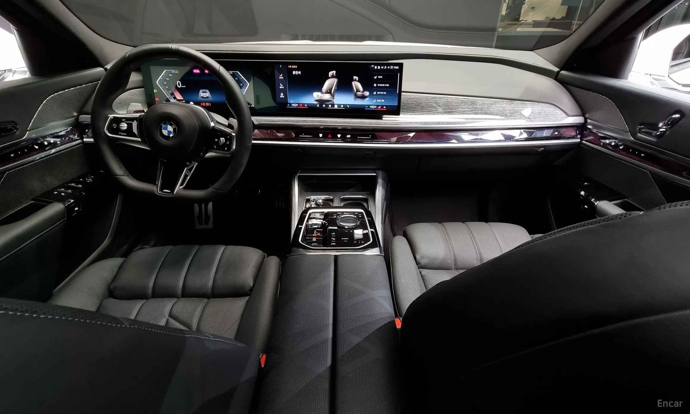 BMW 7 Series (G70) превью 4