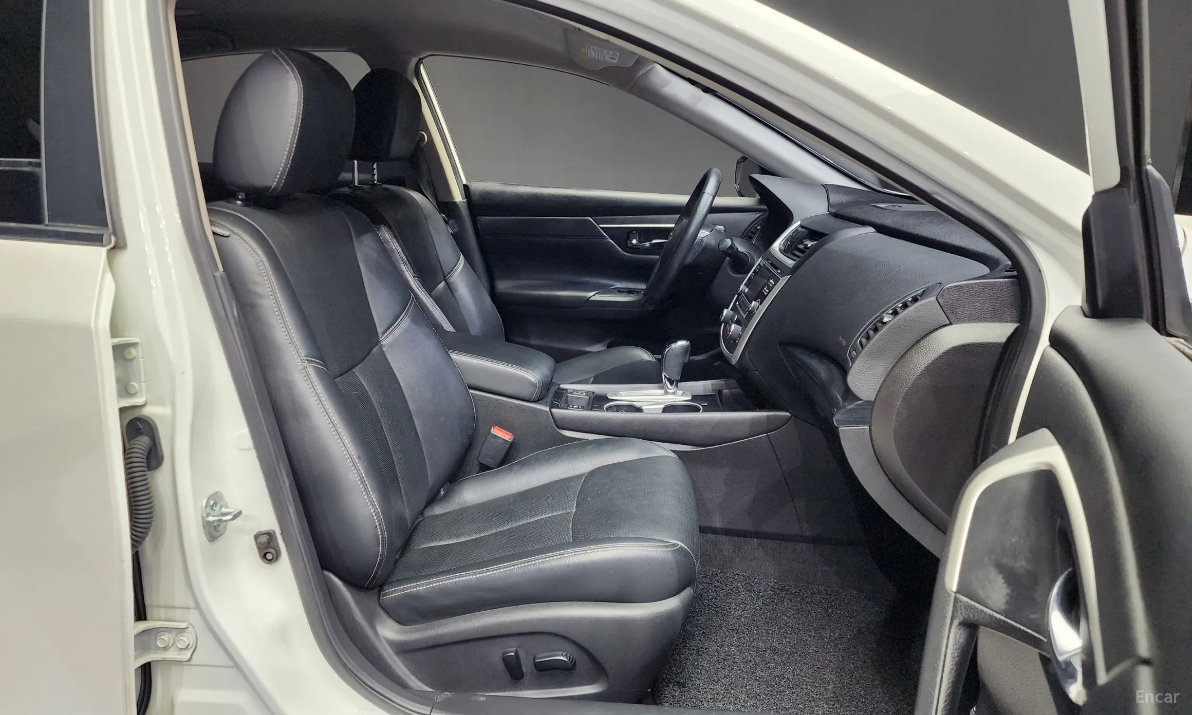 Nissan Altima превью 11