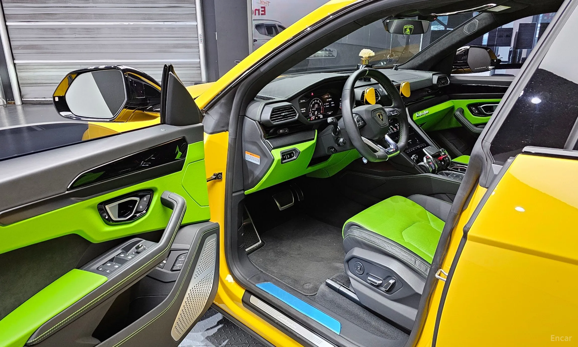 Lamborghini Urus превью 11