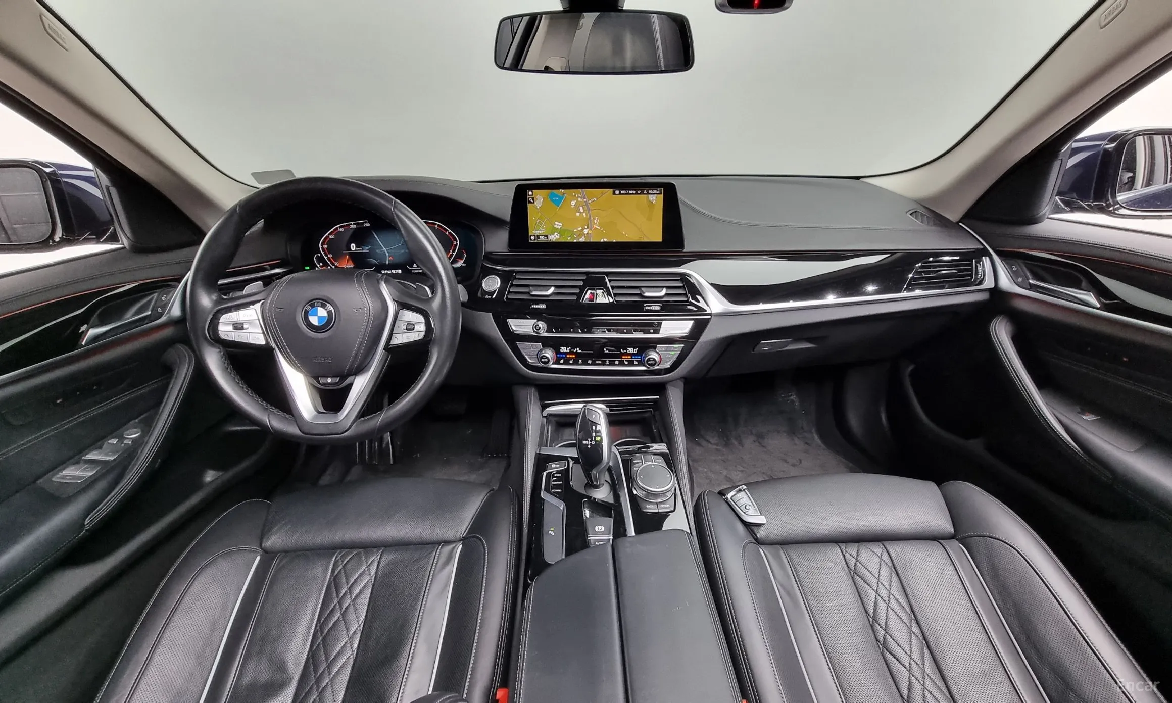 BMW 5 Series (G30) превью 4