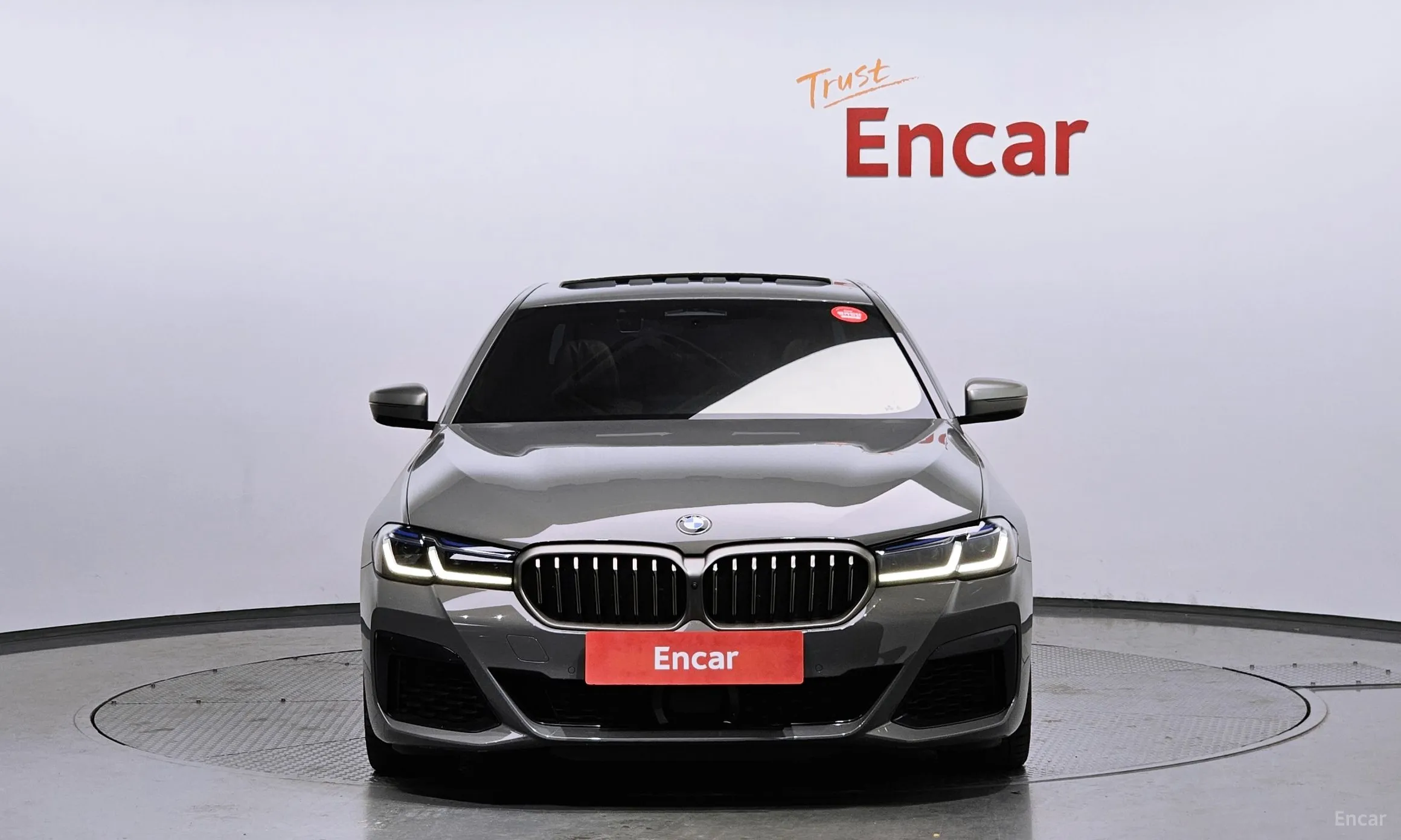 BMW 5 Series (G30) превью 2