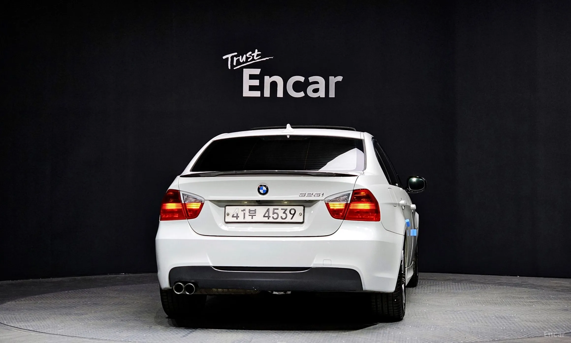 BMW 3 Series (E90) превью 3