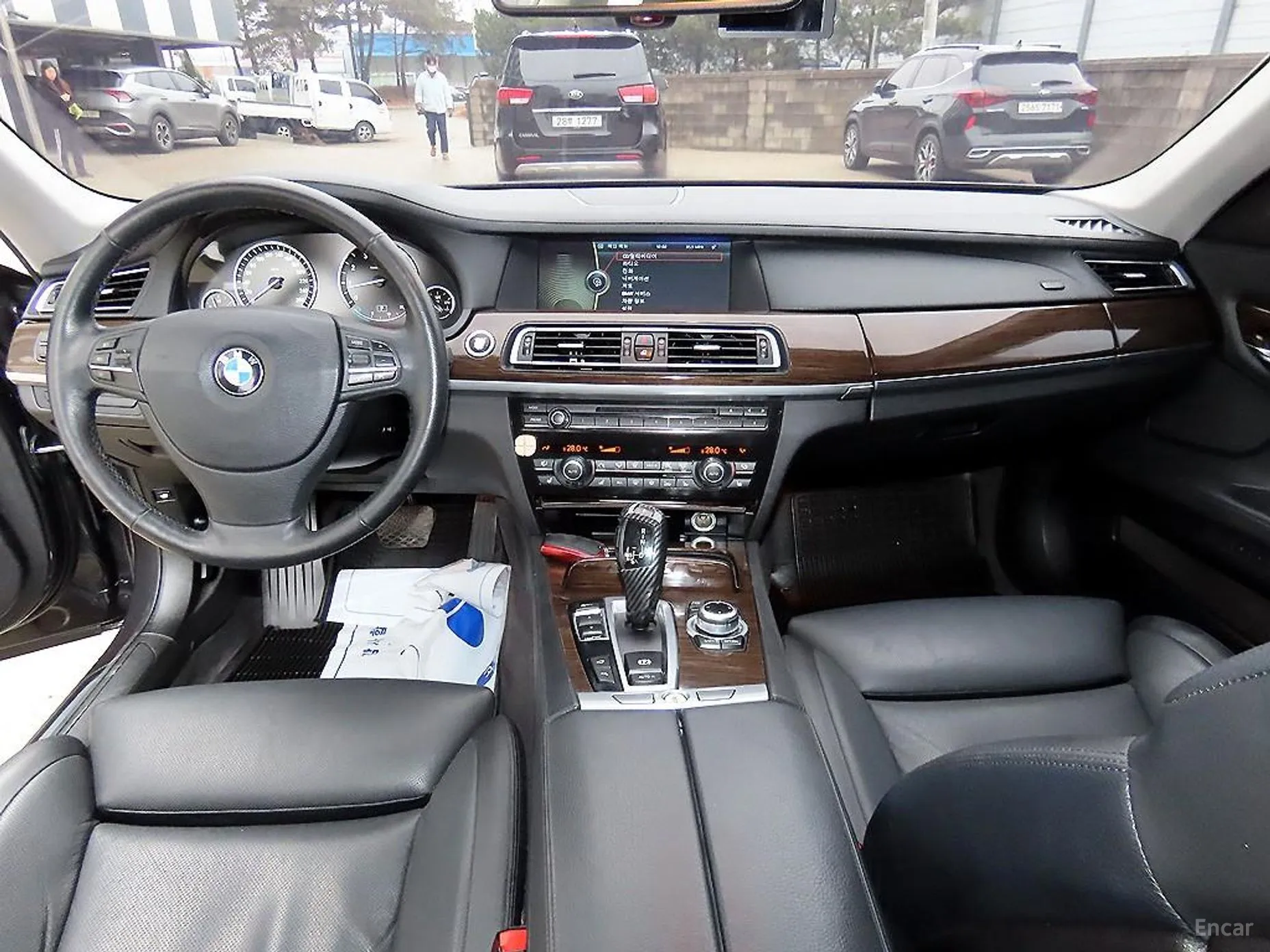 BMW 7 Series (F01) превью 4