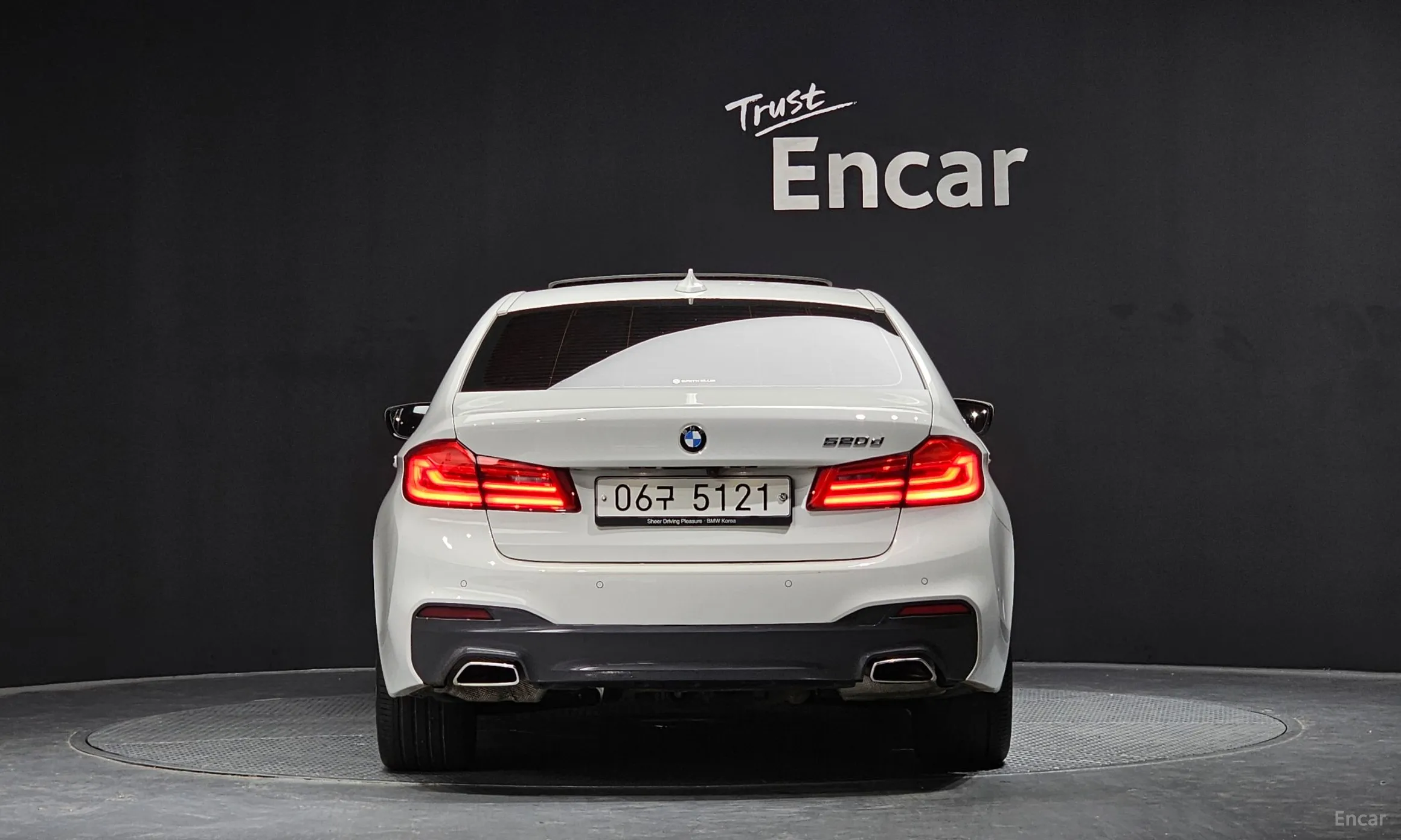 BMW 5 Series (G30) превью 3